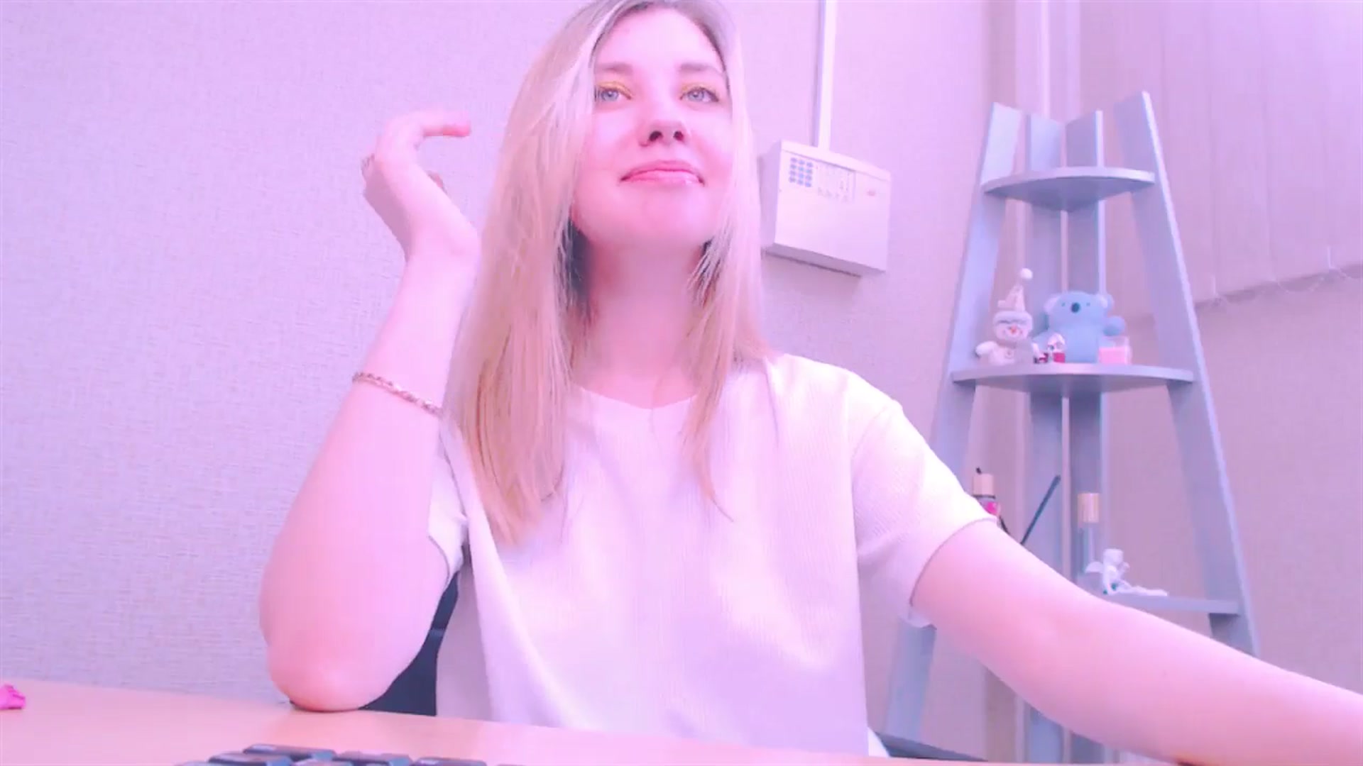 Gallery image thumbnail from AliceFire_'s myfreecams stream on, 02/21/2025, 14:47 image 5 of 20