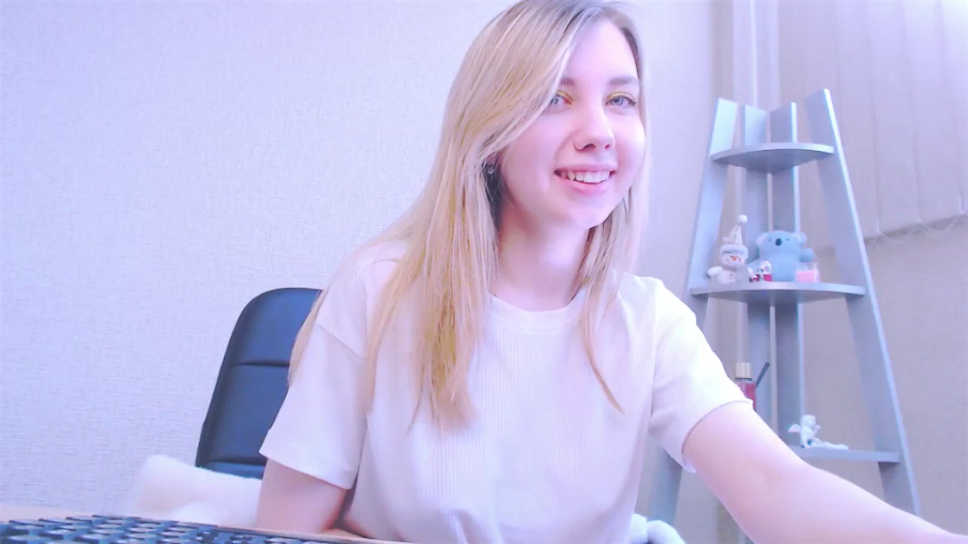 Gallery image thumbnail from AliceFire_'s myfreecams stream on, 02/22/2025, 11:00 image 9 of 20