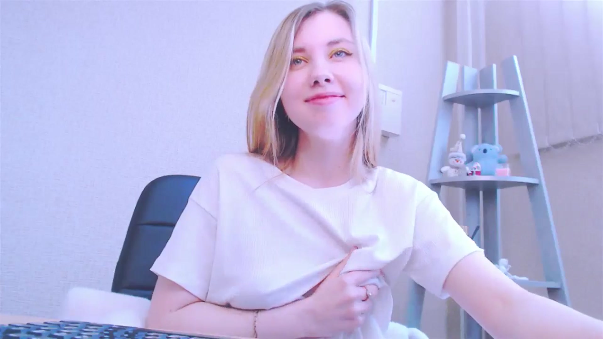 Gallery image thumbnail from AliceFire_'s myfreecams stream on, 02/22/2025, 11:00 image 11 of 20