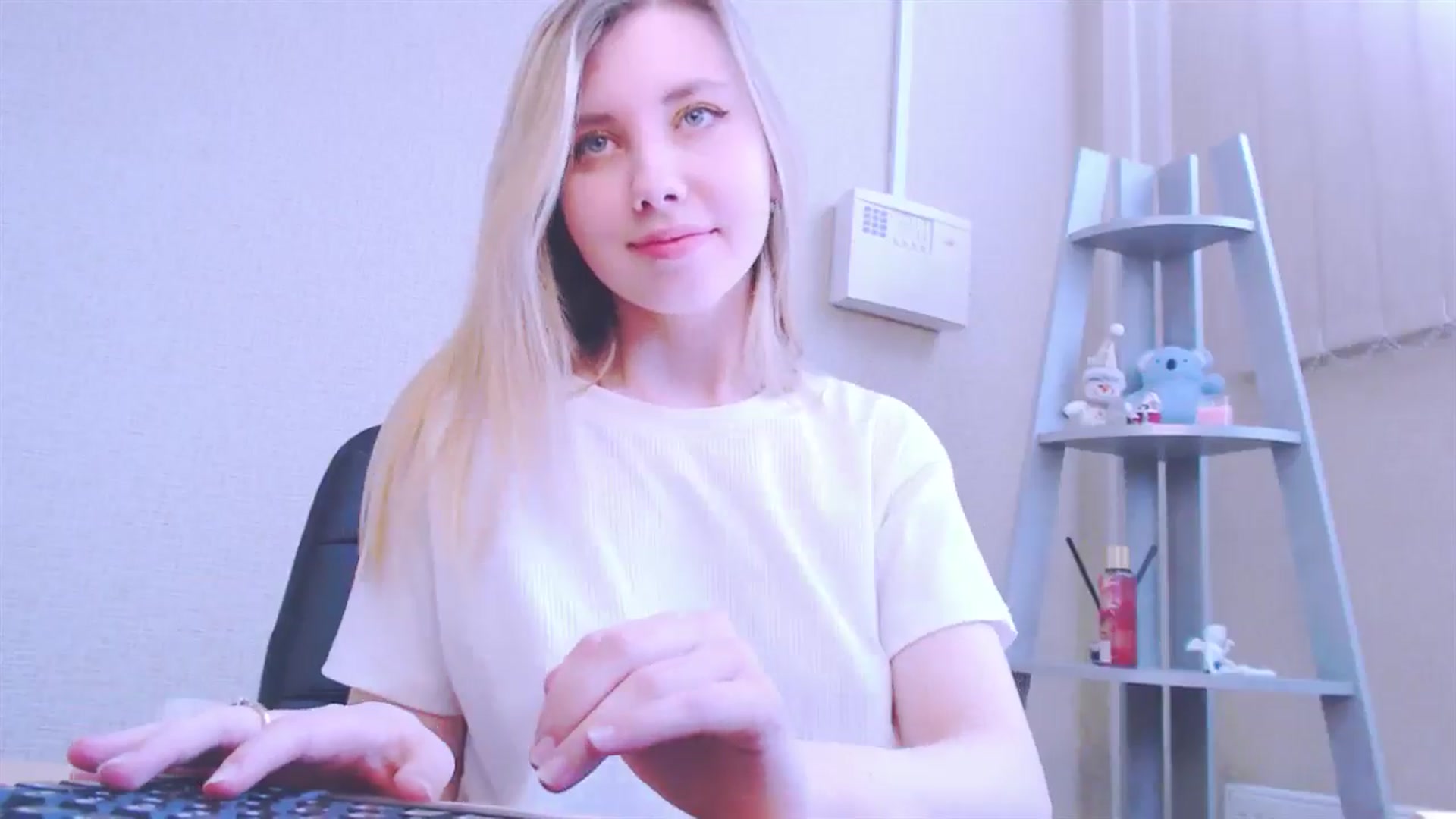 Gallery image thumbnail from AliceFire_'s myfreecams stream on, 02/22/2025, 11:00 image 10 of 20