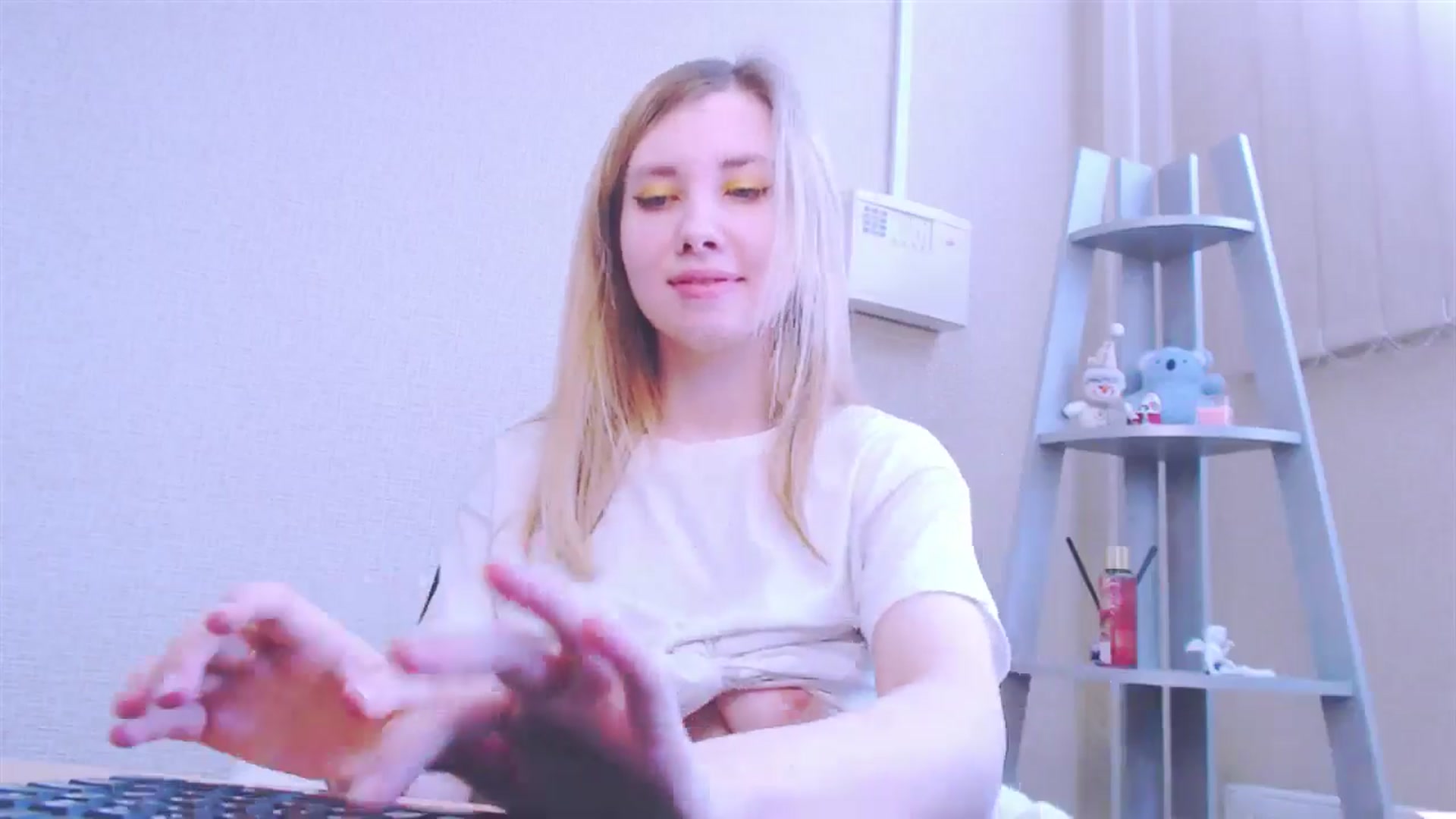 Gallery image thumbnail from AliceFire_'s myfreecams stream on, 02/22/2025, 11:00 image 8 of 20