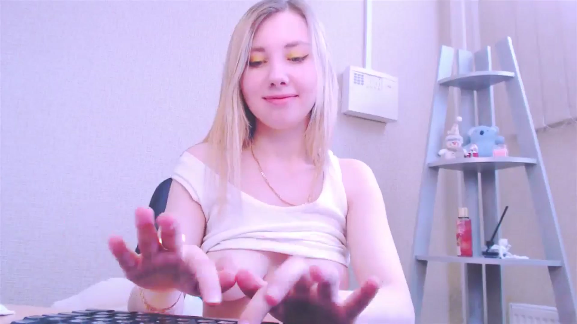 Gallery image thumbnail from AliceFire_'s myfreecams stream on, 02/22/2025, 12:31 image 2 of 20