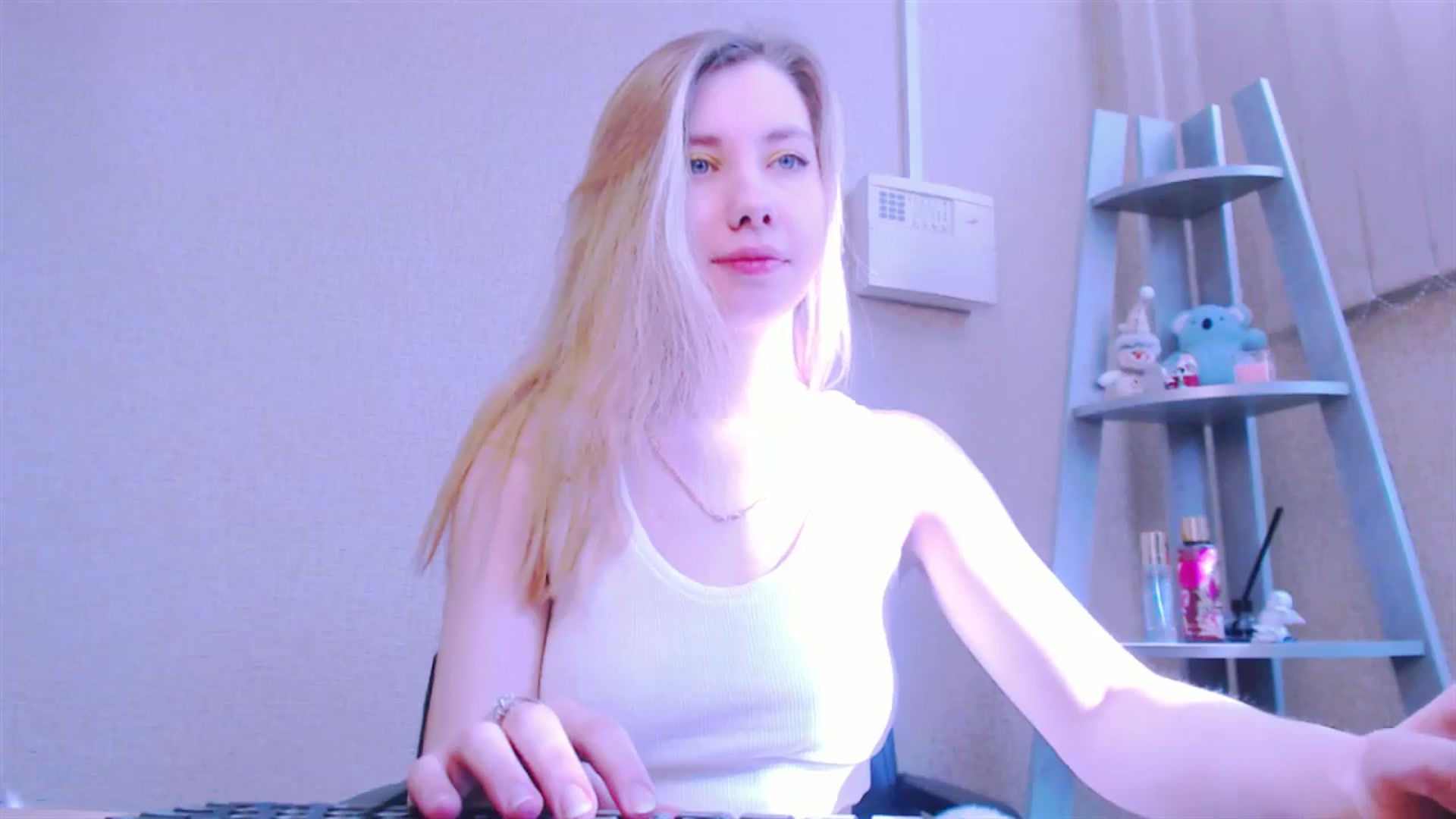 Gallery image thumbnail from AliceFire_'s myfreecams stream on, 02/24/2025, 09:01 image 4 of 20