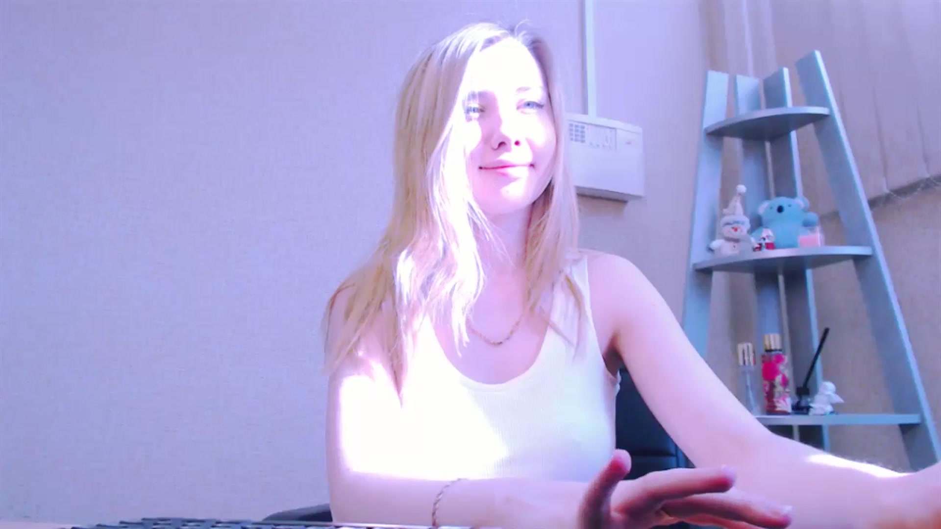 Gallery image thumbnail from AliceFire_'s myfreecams stream on, 02/24/2025, 09:01 image 19 of 20
