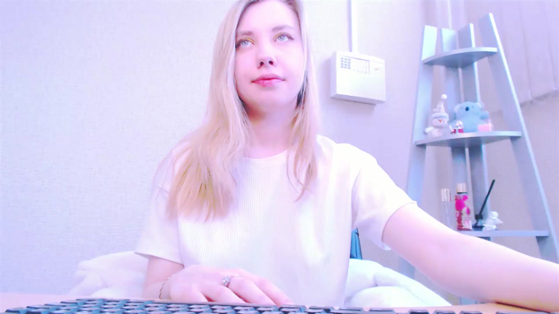 Gallery image thumbnail from AliceFire_'s myfreecams stream on, 02/24/2025, 11:19 image 11 of 20