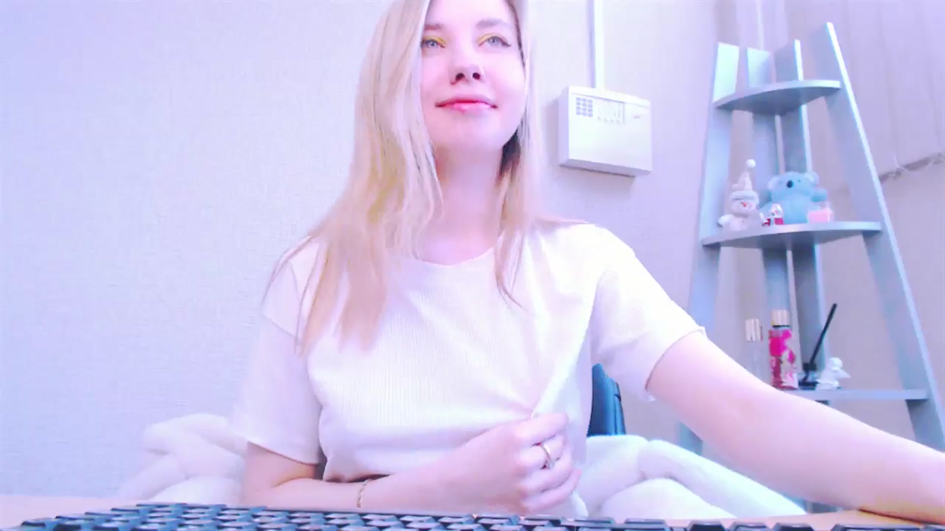 Gallery image thumbnail from AliceFire_'s myfreecams stream on, 02/24/2025, 11:19 image 10 of 20