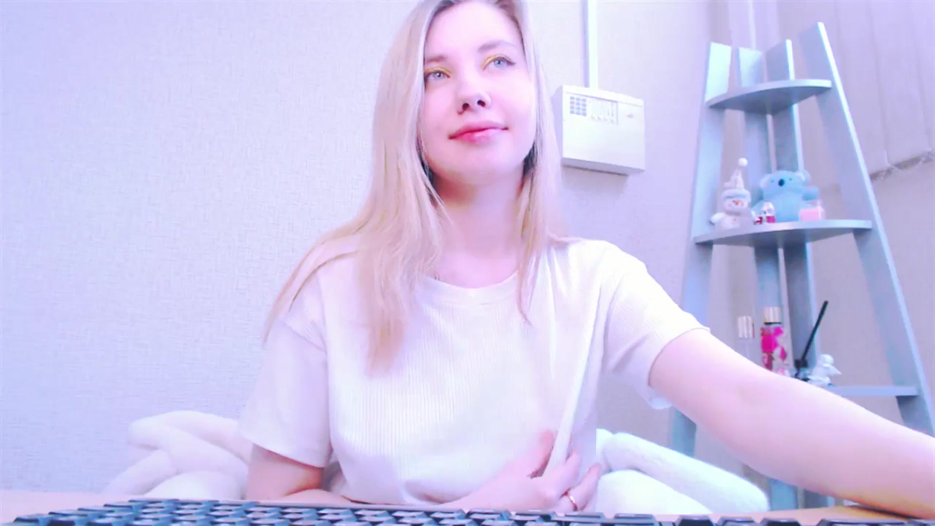Gallery image thumbnail from AliceFire_'s myfreecams stream on, 02/24/2025, 11:19 image 9 of 20