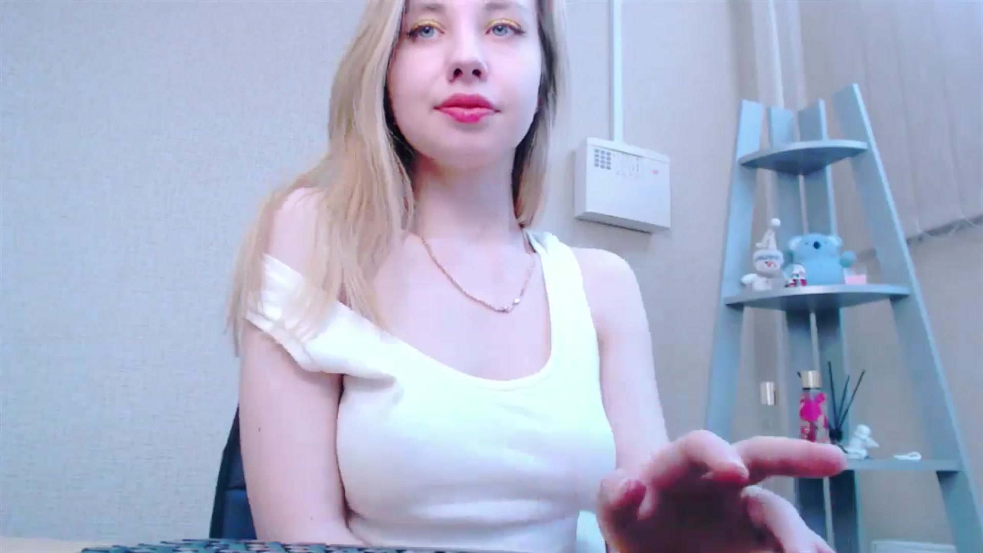 Gallery image thumbnail from AliceFire_'s myfreecams stream on, 02/25/2025, 14:06 image 2 of 20