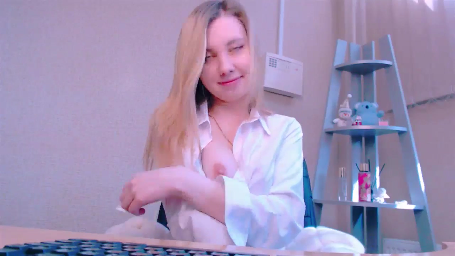 Gallery image thumbnail from AliceFire_'s myfreecams stream on, 02/26/2025, 07:53 image 19 of 20