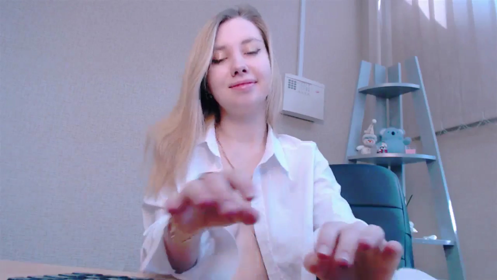 Gallery image thumbnail from AliceFire_'s myfreecams stream on, 02/26/2025, 07:53 image 15 of 20