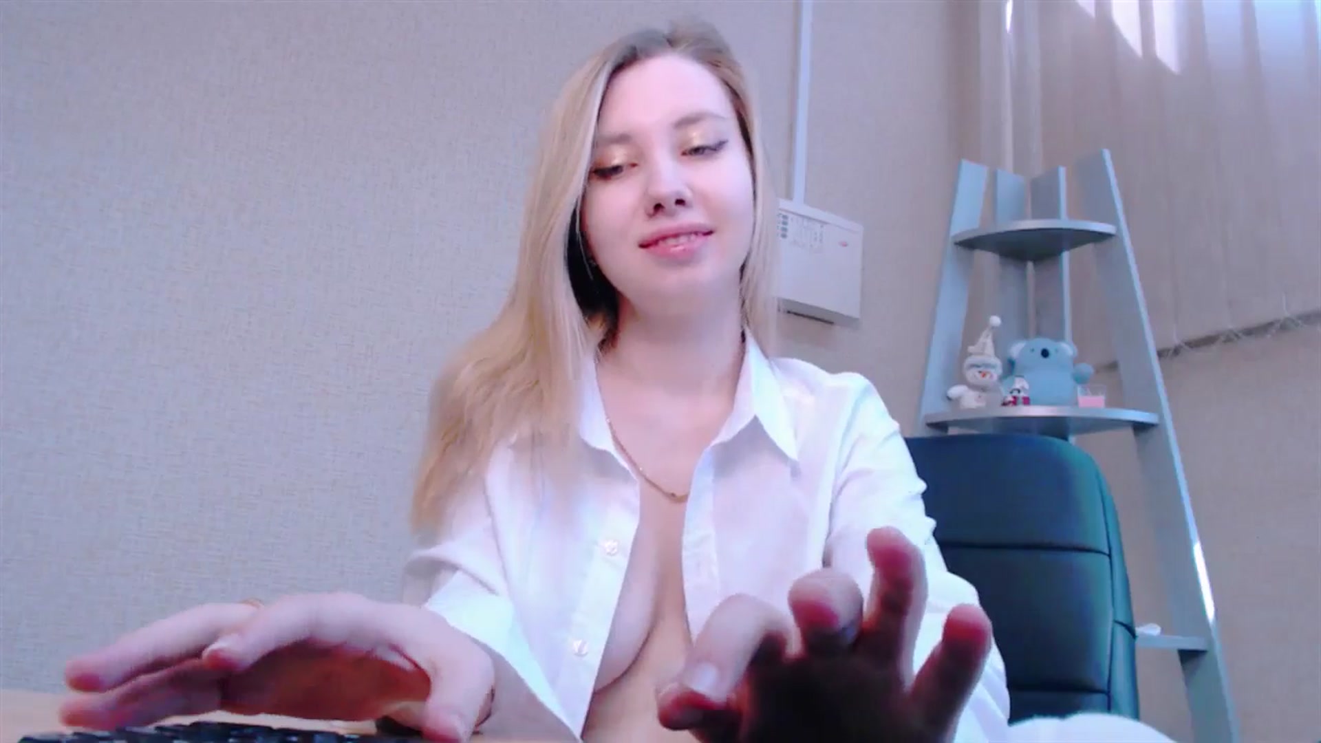 Gallery image thumbnail from AliceFire_'s myfreecams stream on, 02/26/2025, 07:53 image 14 of 20