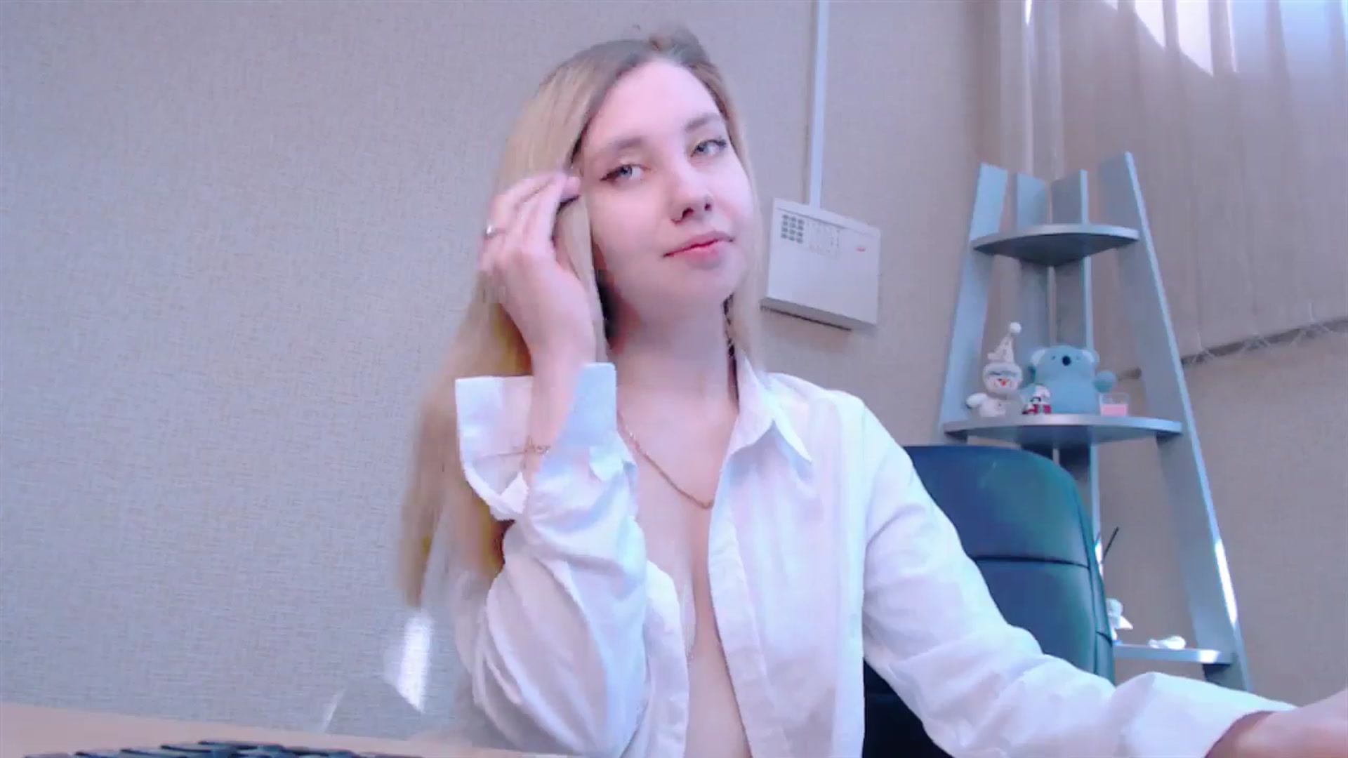 Gallery image thumbnail from AliceFire_'s myfreecams stream on, 02/26/2025, 07:53 image 16 of 20