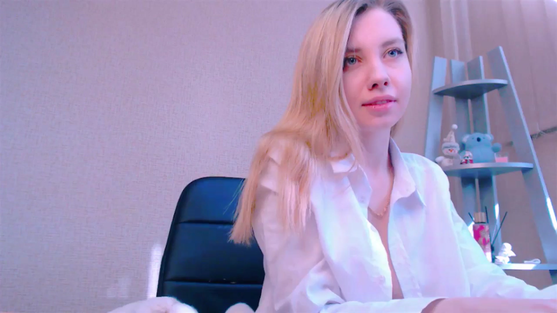 Gallery image thumbnail from AliceFire_'s myfreecams stream on, 02/26/2025, 08:32 image 8 of 20