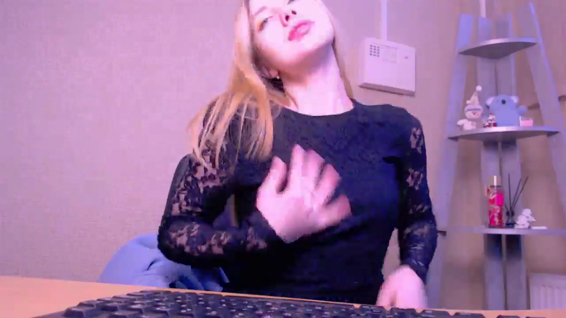 Gallery image thumbnail from AliceFire_'s myfreecams stream on, 02/27/2025, 09:30 image 2 of 20
