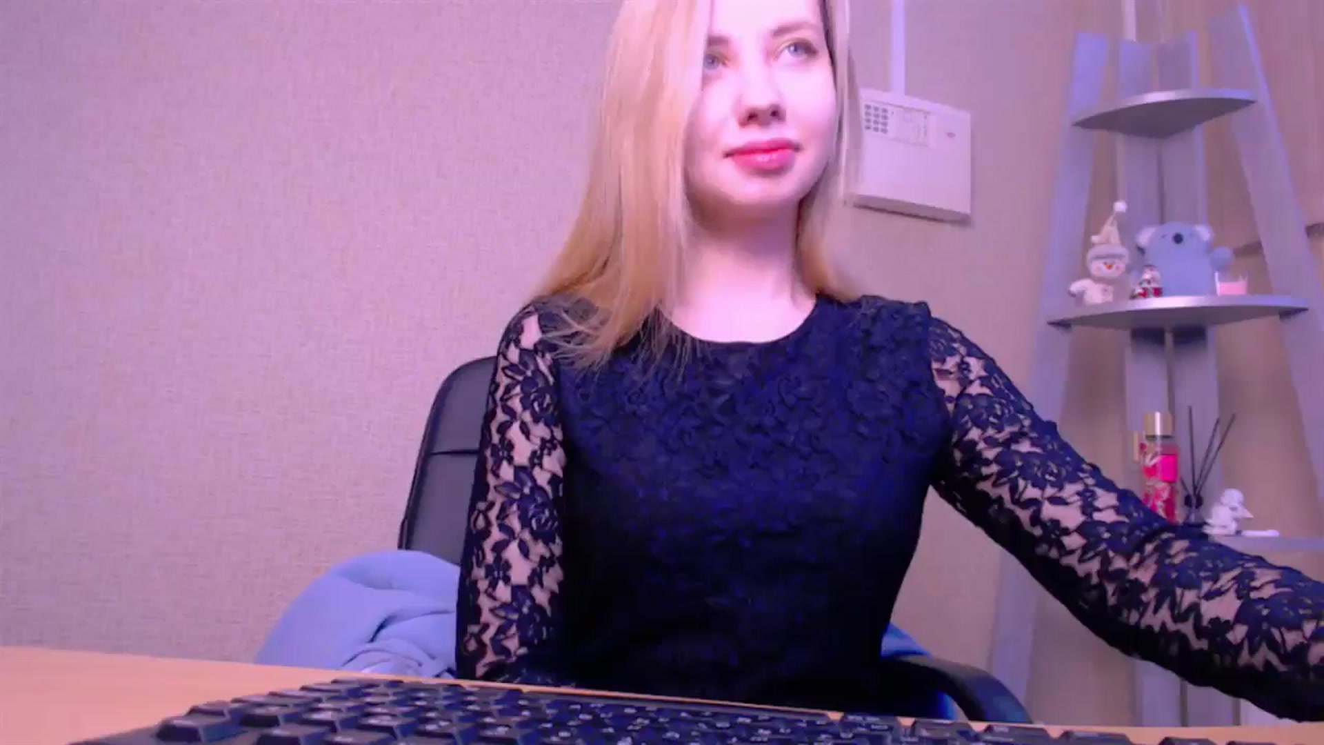 Gallery image thumbnail from AliceFire_'s myfreecams stream on, 02/27/2025, 09:30 image 1 of 20