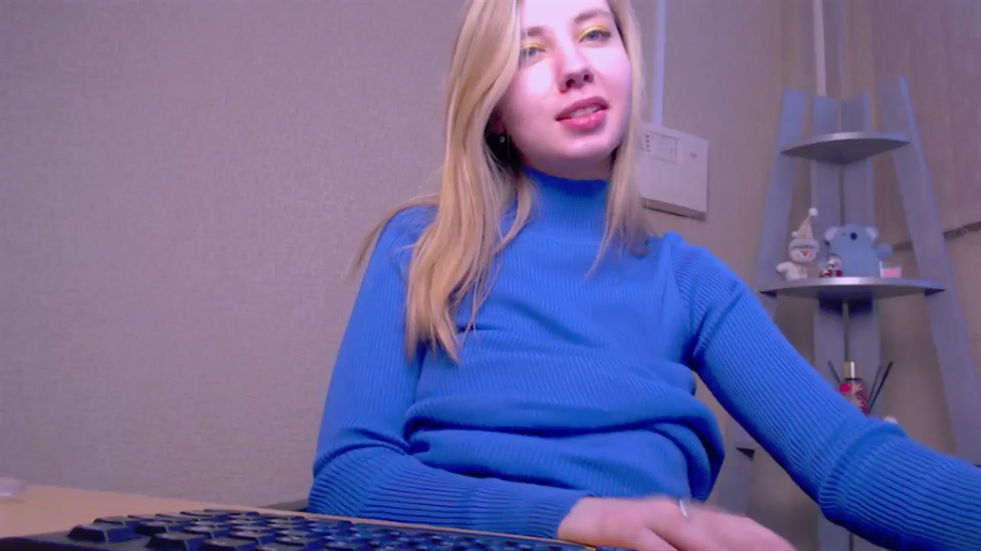 Gallery image thumbnail from AliceFire_'s myfreecams stream on, 02/28/2025, 13:21 image 15 of 20