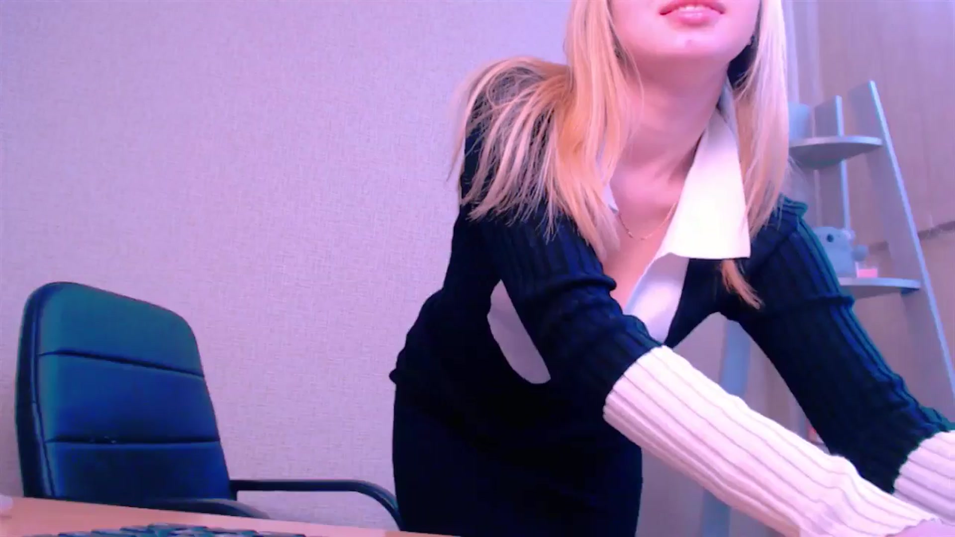 Gallery image thumbnail from AliceFire_'s myfreecams stream on, 03/01/2025, 11:54 image 19 of 20