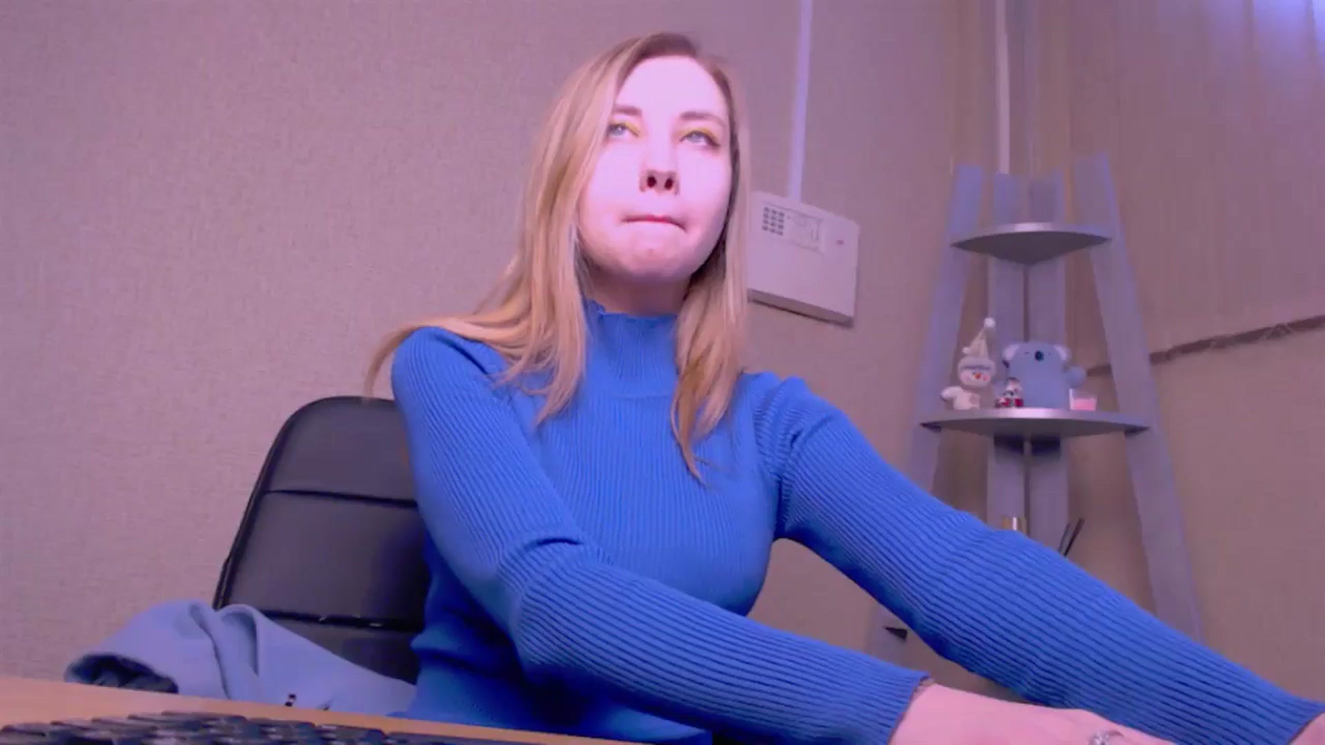 Gallery image thumbnail from AliceFire_'s myfreecams stream on, 03/03/2025, 07:33 image 8 of 20