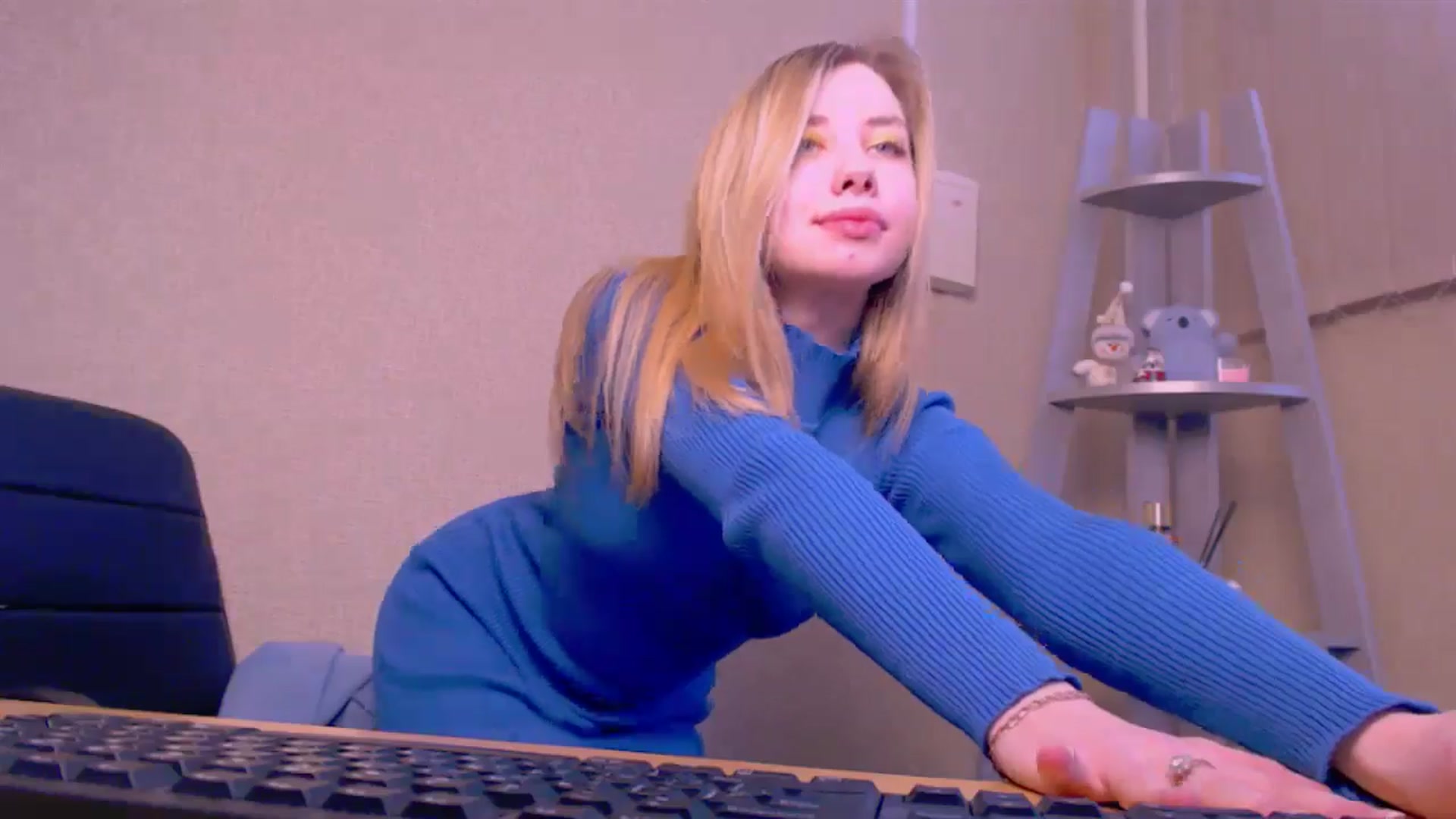 Gallery image thumbnail from AliceFire_'s myfreecams stream on, 03/03/2025, 10:30 image 13 of 20