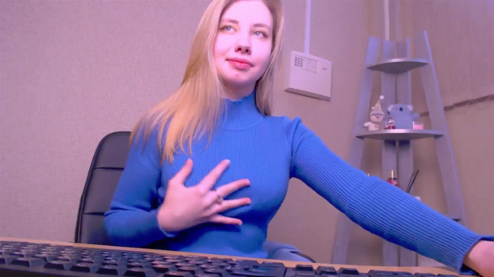 Gallery image thumbnail from AliceFire_'s myfreecams stream on, 03/03/2025, 10:30 image 9 of 20