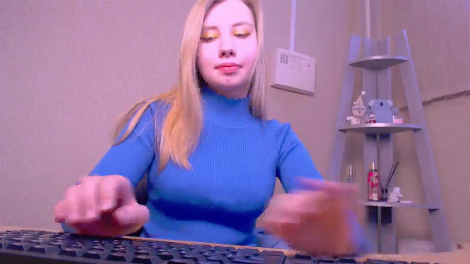 Gallery image thumbnail from AliceFire_'s myfreecams stream on, 03/03/2025, 10:30 image 10 of 20
