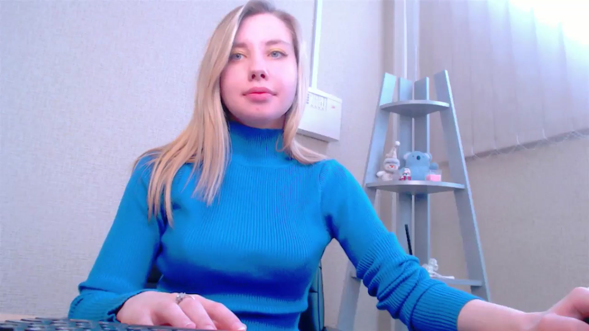 Gallery image thumbnail from AliceFire_'s myfreecams stream on, 03/05/2025, 14:05 image 16 of 20