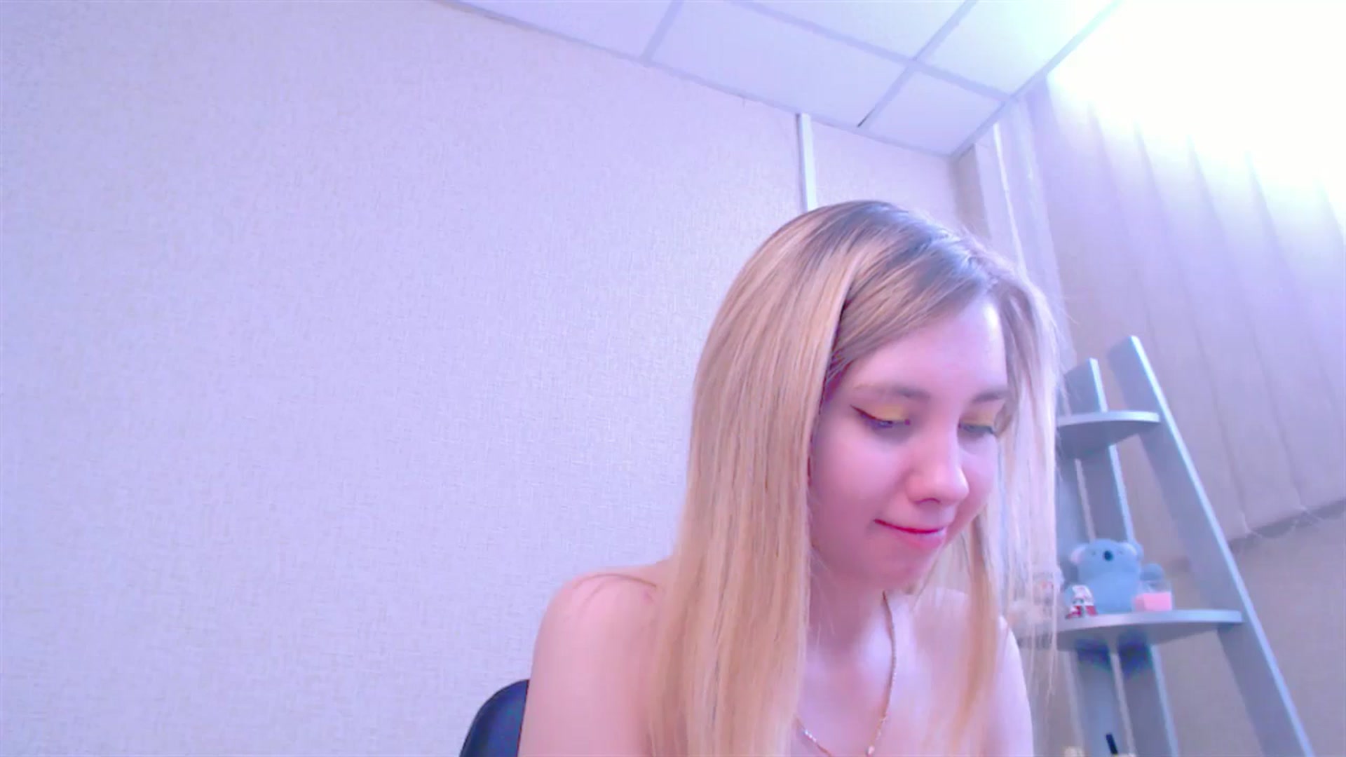 Gallery image thumbnail from AliceFire_'s myfreecams stream on, 03/07/2025, 12:33 image 6 of 20