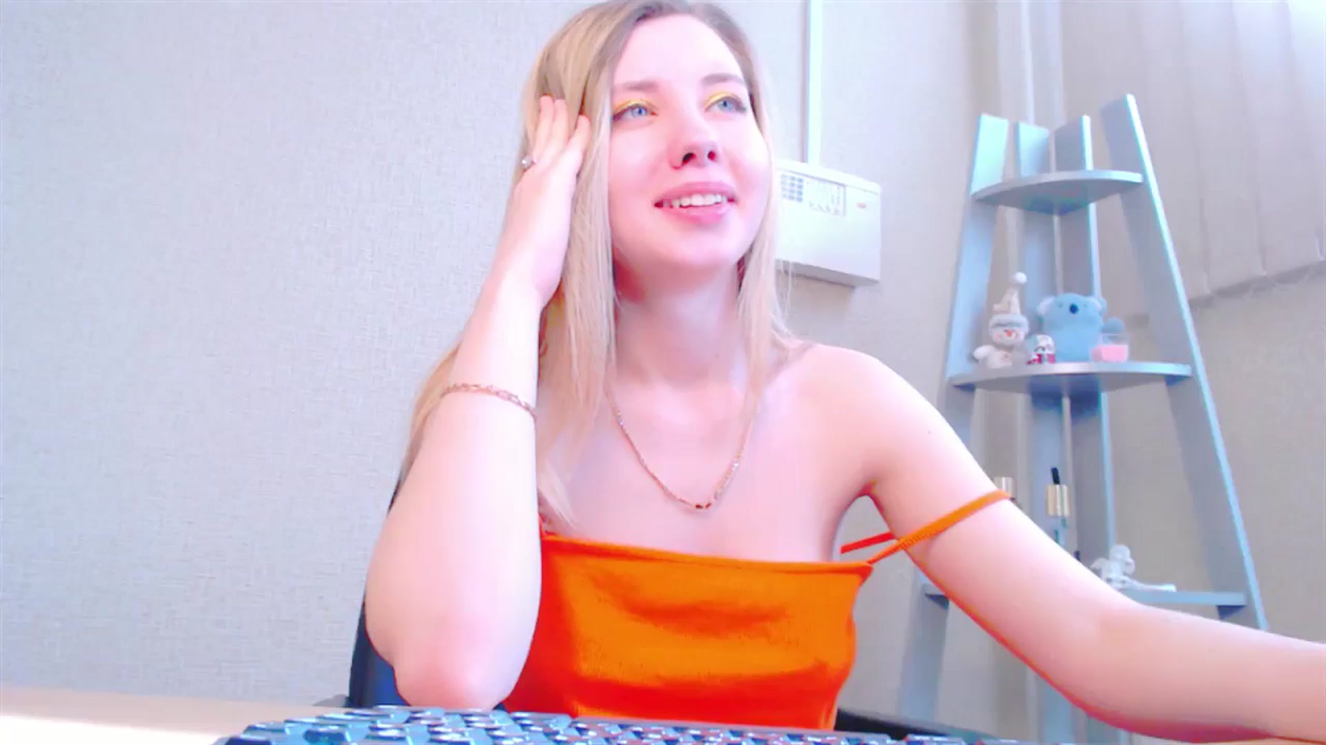 Gallery image thumbnail from AliceFire_'s myfreecams stream on, 03/11/2025, 09:48 image 1 of 20