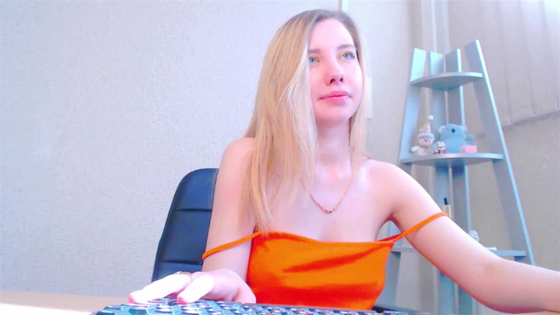 Gallery image thumbnail from AliceFire_'s myfreecams stream on, 03/11/2025, 09:48 image 2 of 20