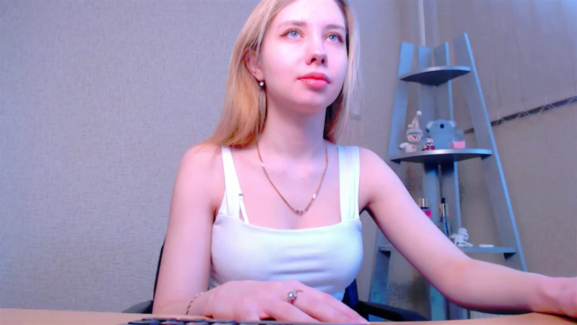 Gallery image thumbnail from AliceFire_'s myfreecams stream on, 03/12/2025, 08:21 image 1 of 20