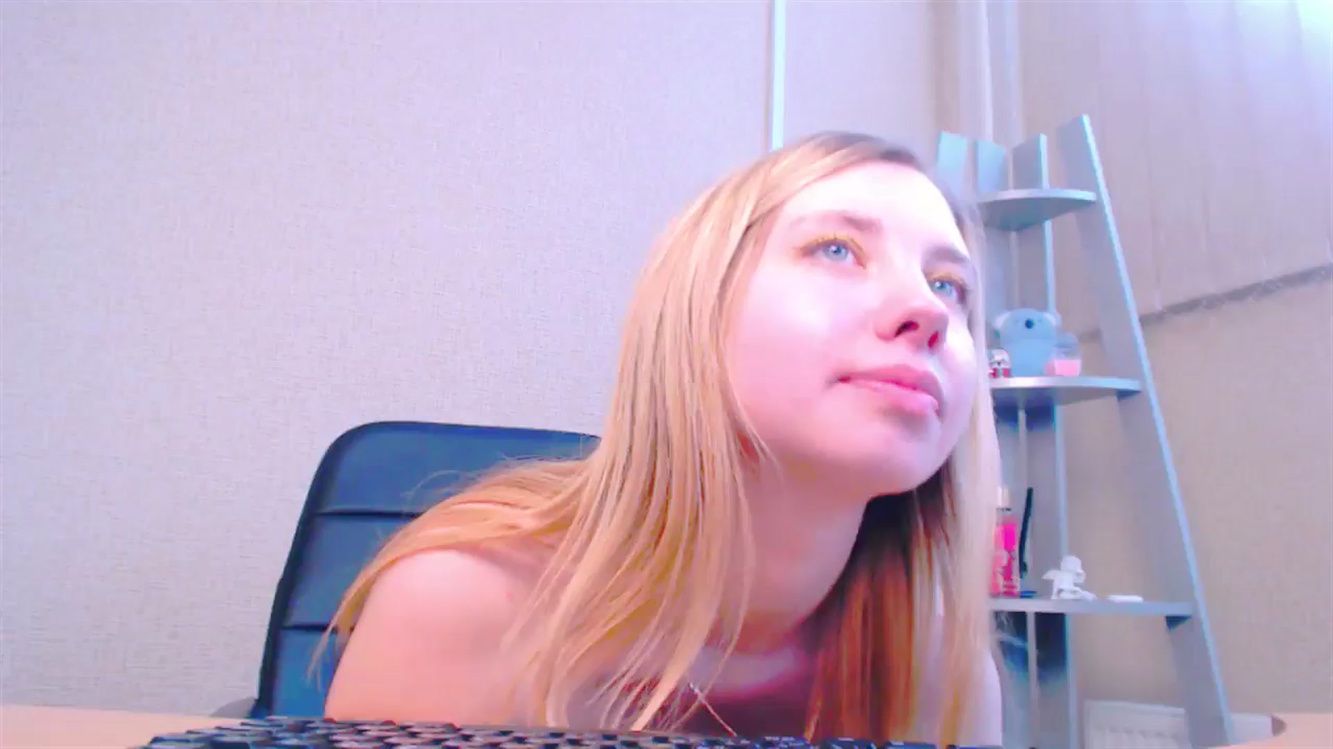 Gallery image thumbnail from AliceFire_'s myfreecams stream on, 03/13/2025, 12:57 image 1 of 20