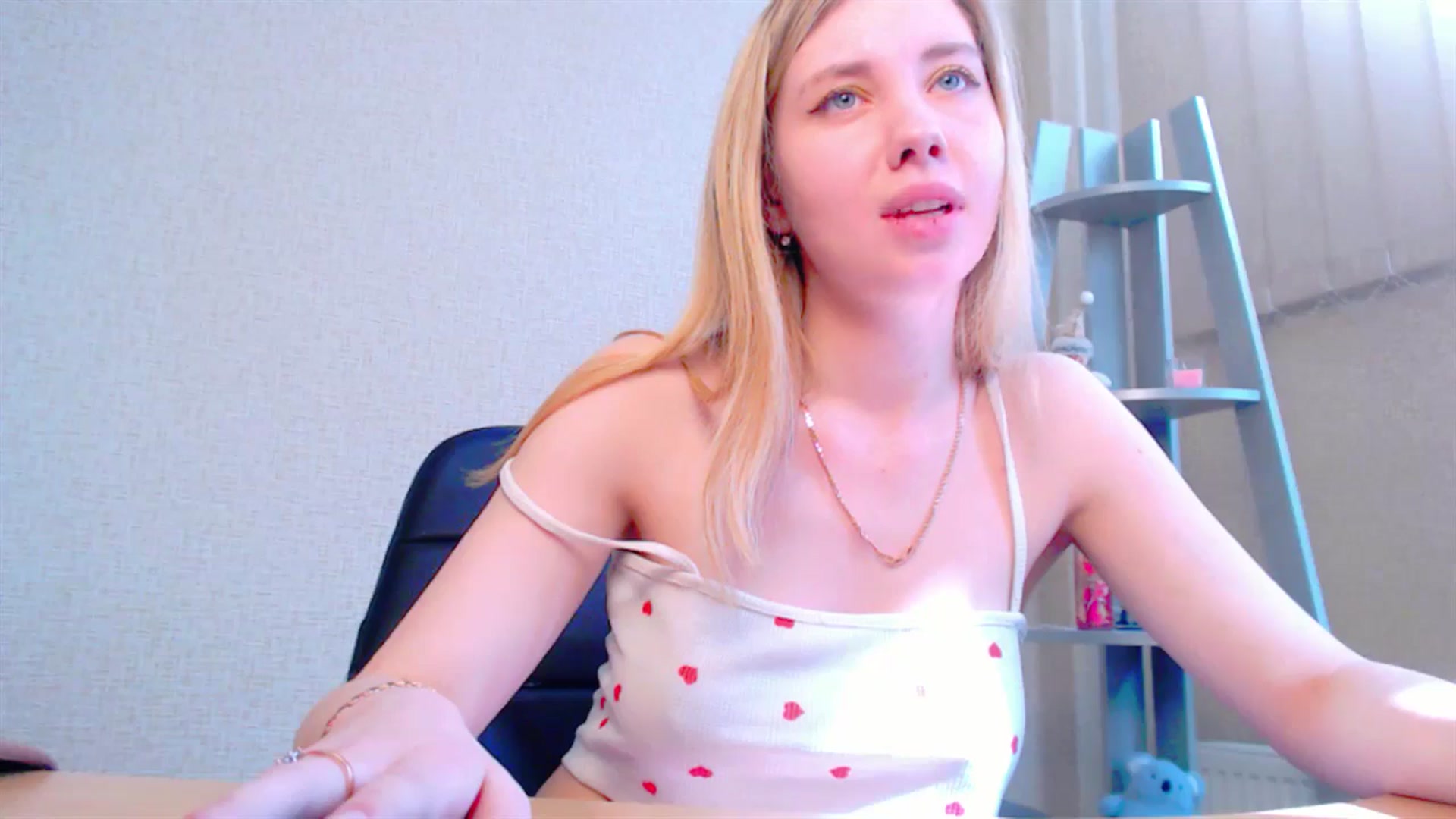 Gallery image thumbnail from AliceFire_'s myfreecams stream on, 03/20/2025, 09:41 image 14 of 20