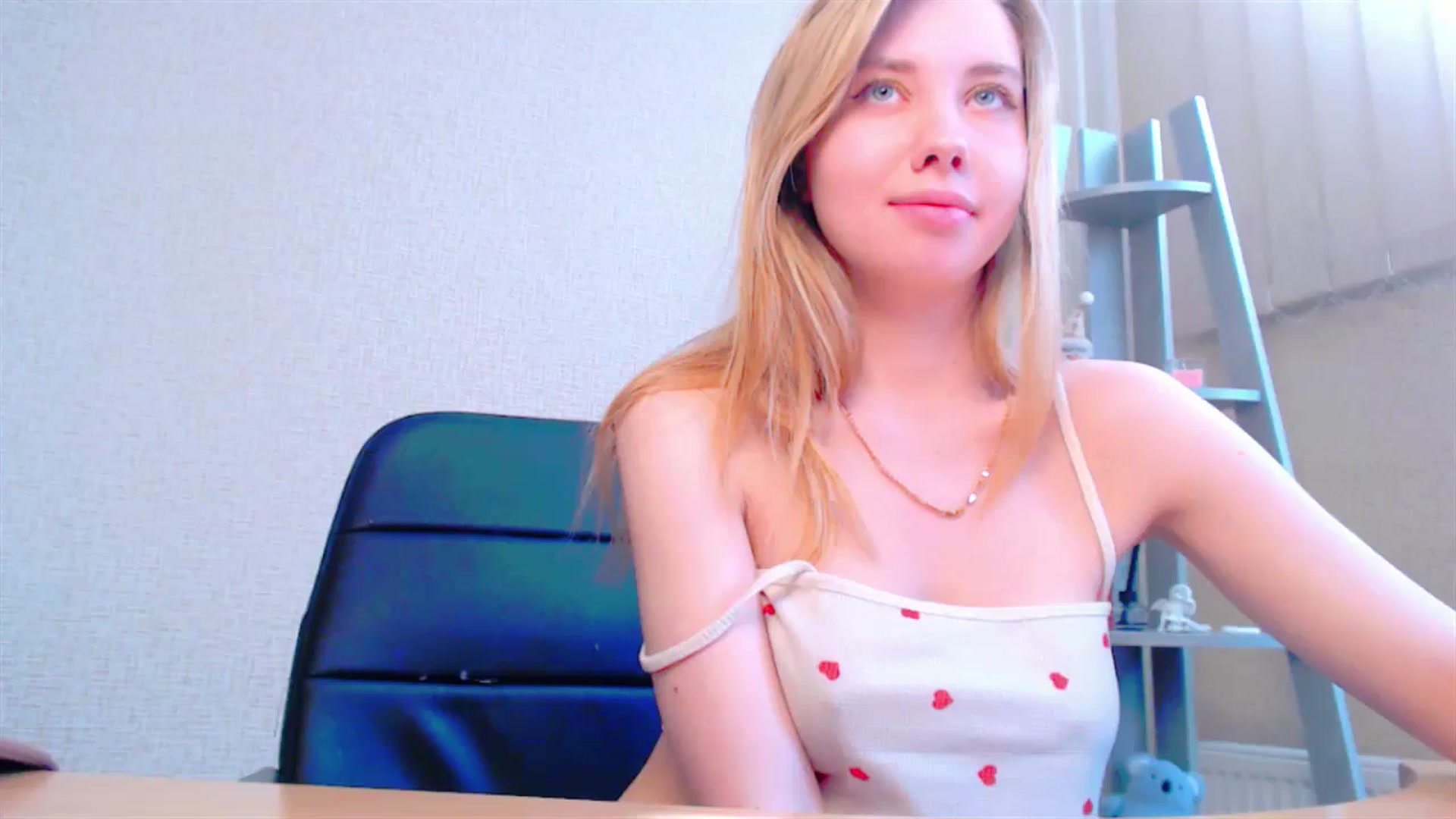 Gallery image thumbnail from AliceFire_'s myfreecams stream on, 03/20/2025, 09:41 image 18 of 20