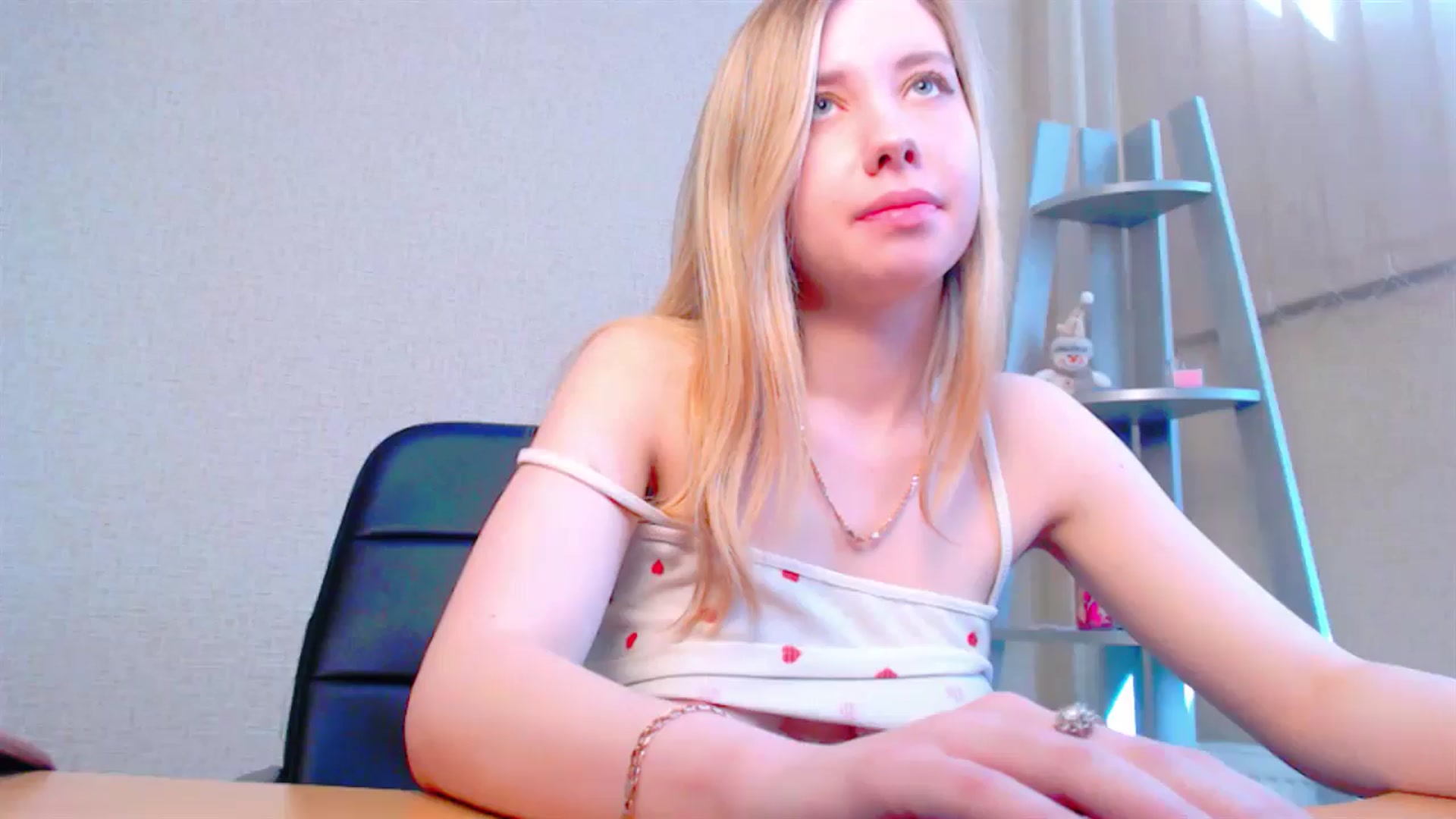 Gallery image thumbnail from AliceFire_'s myfreecams stream on, 03/20/2025, 09:41 image 1 of 20