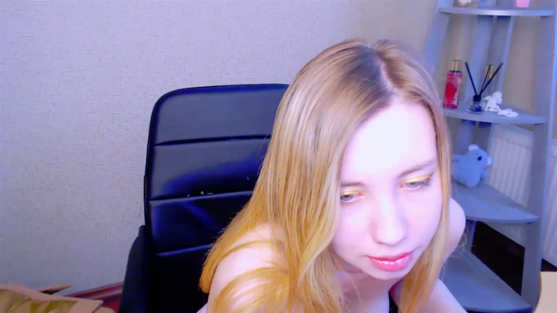 Gallery image thumbnail from AliceFire_'s myfreecams stream on, 03/24/2025, 11:17 image 13 of 20