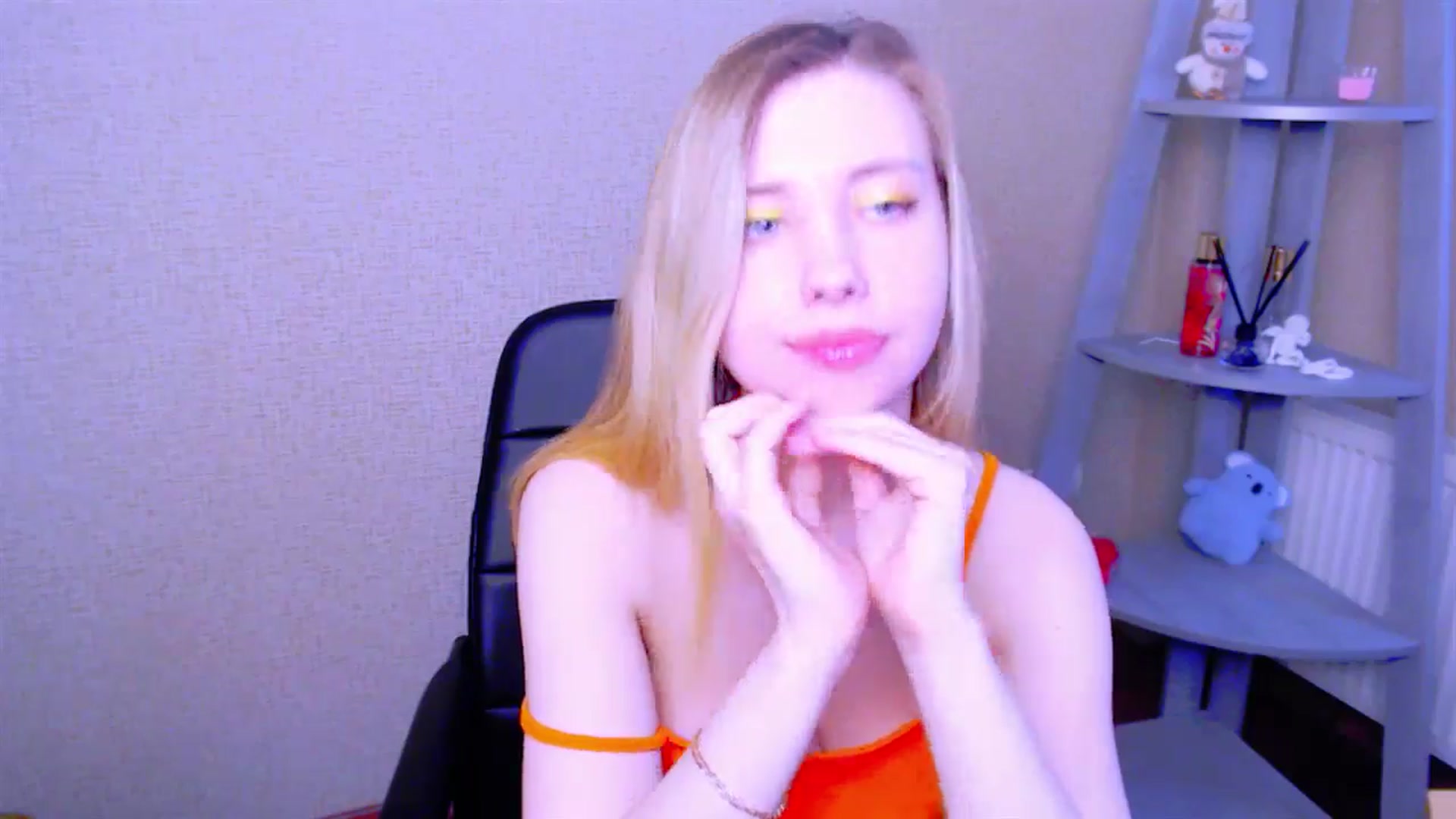 Gallery image thumbnail from AliceFire_'s myfreecams stream on, 03/25/2025, 09:40 image 3 of 20