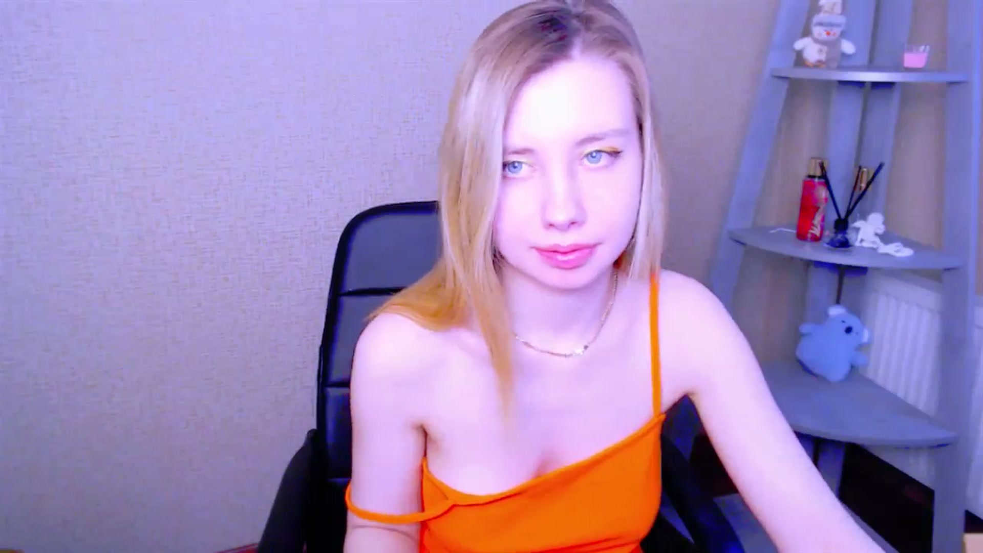 Gallery image thumbnail from AliceFire_'s myfreecams stream on, 03/25/2025, 09:40 image 4 of 20