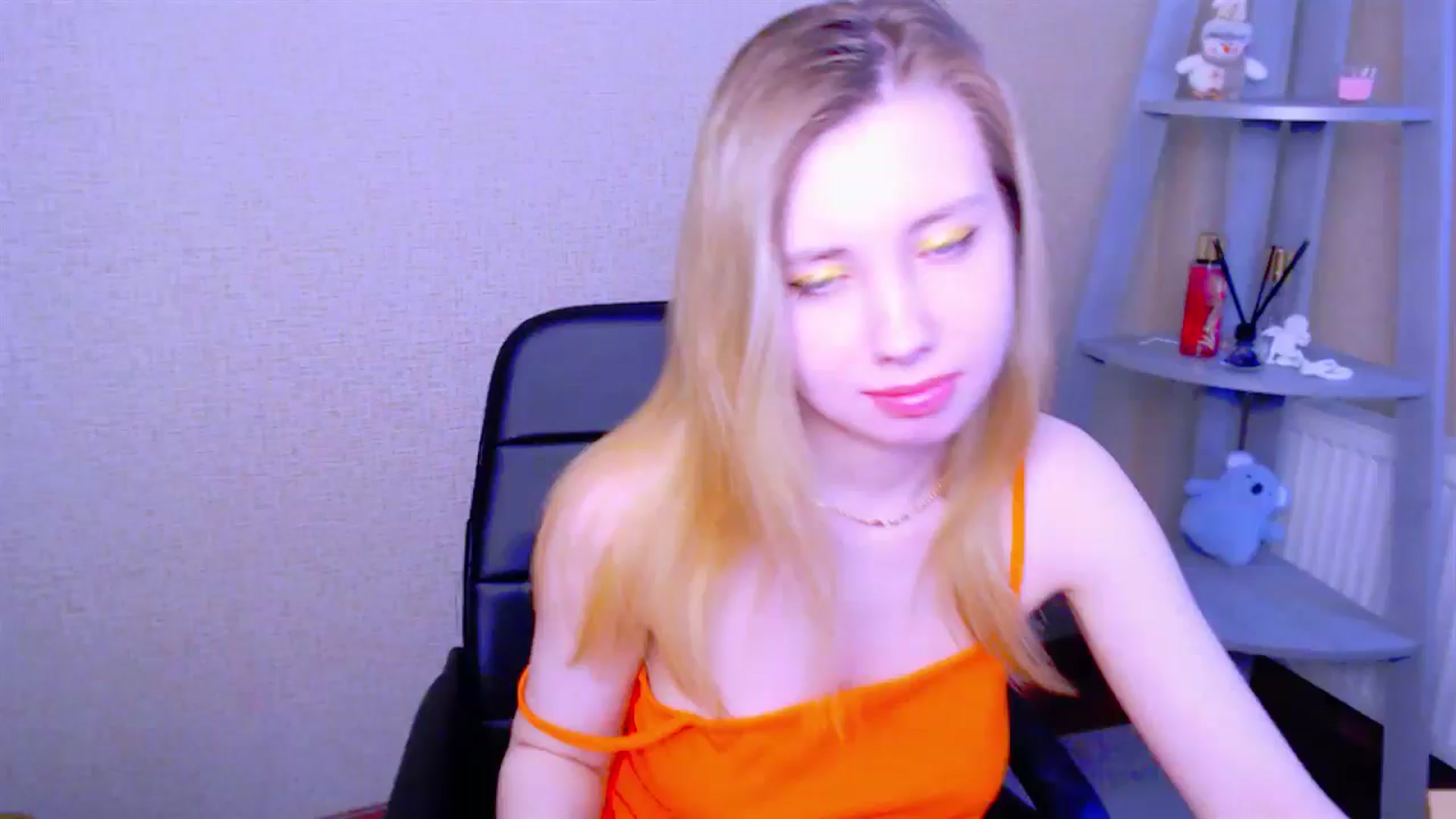 Gallery image thumbnail from AliceFire_'s myfreecams stream on, 03/25/2025, 09:40 image 1 of 20