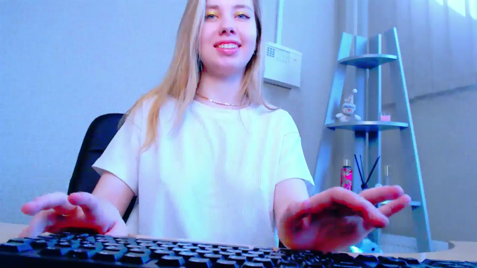 Gallery image thumbnail from AliceFire_'s myfreecams stream on, 03/27/2025, 08:41 image 7 of 20