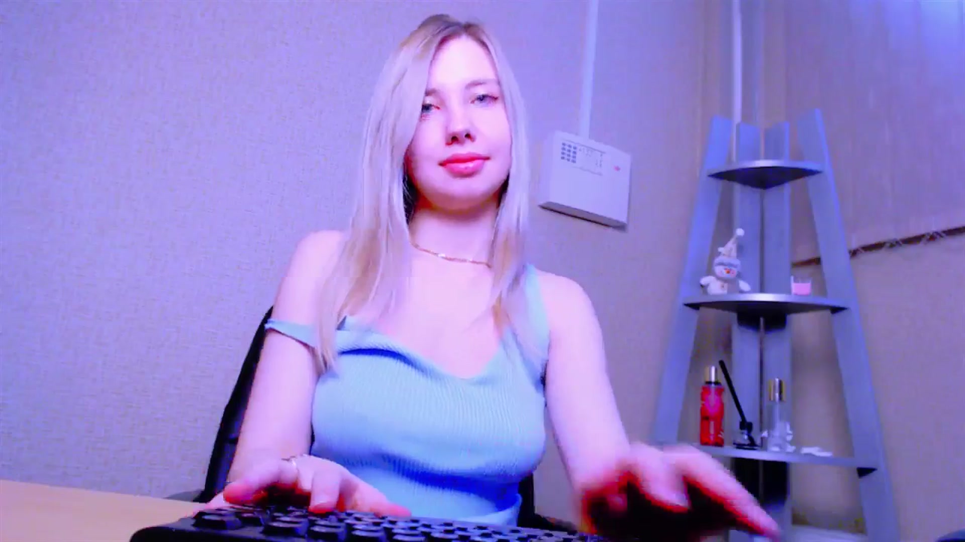 Gallery image thumbnail from AliceFire_'s myfreecams stream on, 04/02/2025, 09:32 image 17 of 20