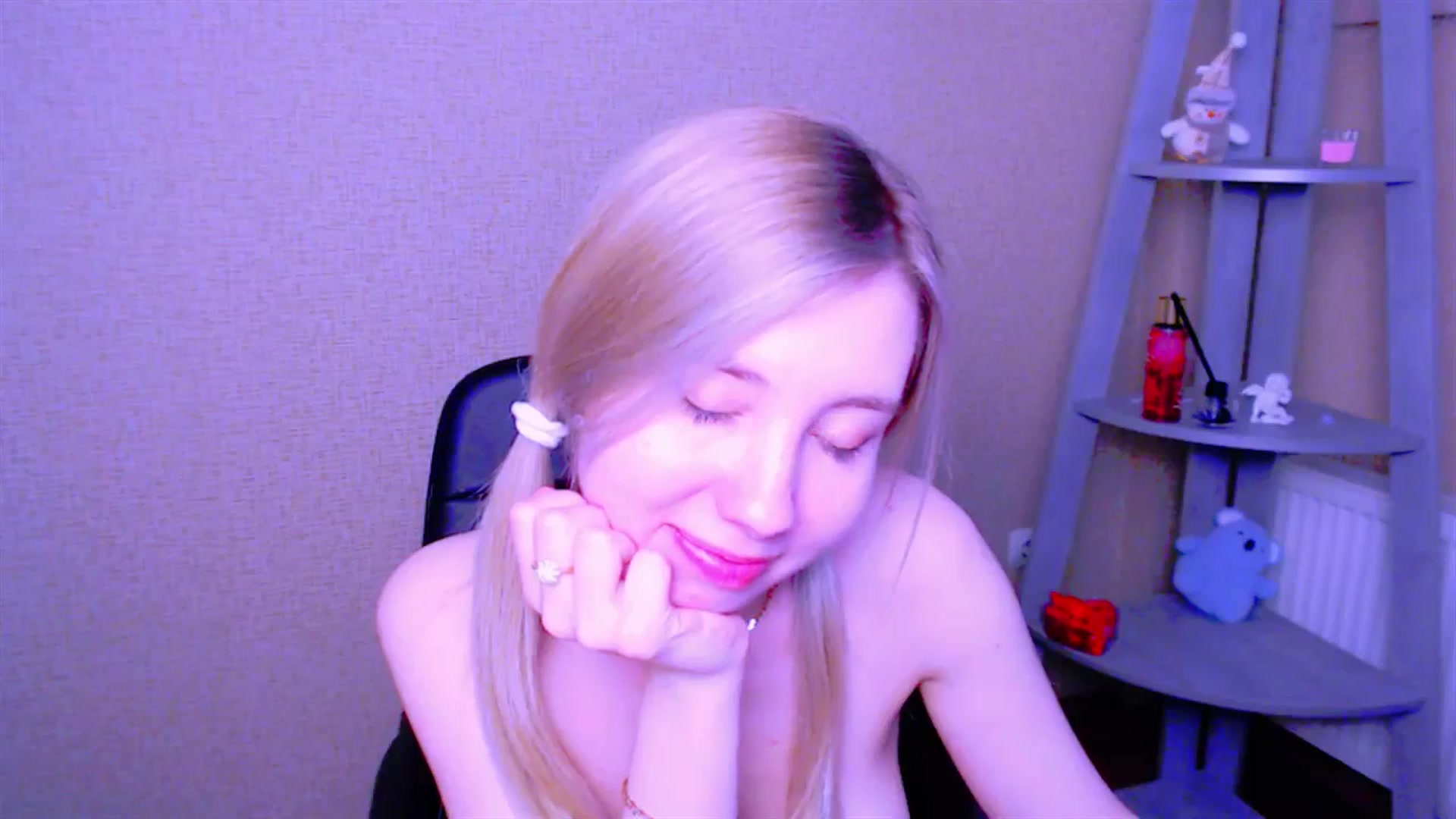 Gallery image thumbnail from AliceFire_'s myfreecams stream on, 04/02/2025, 14:24 image 3 of 20