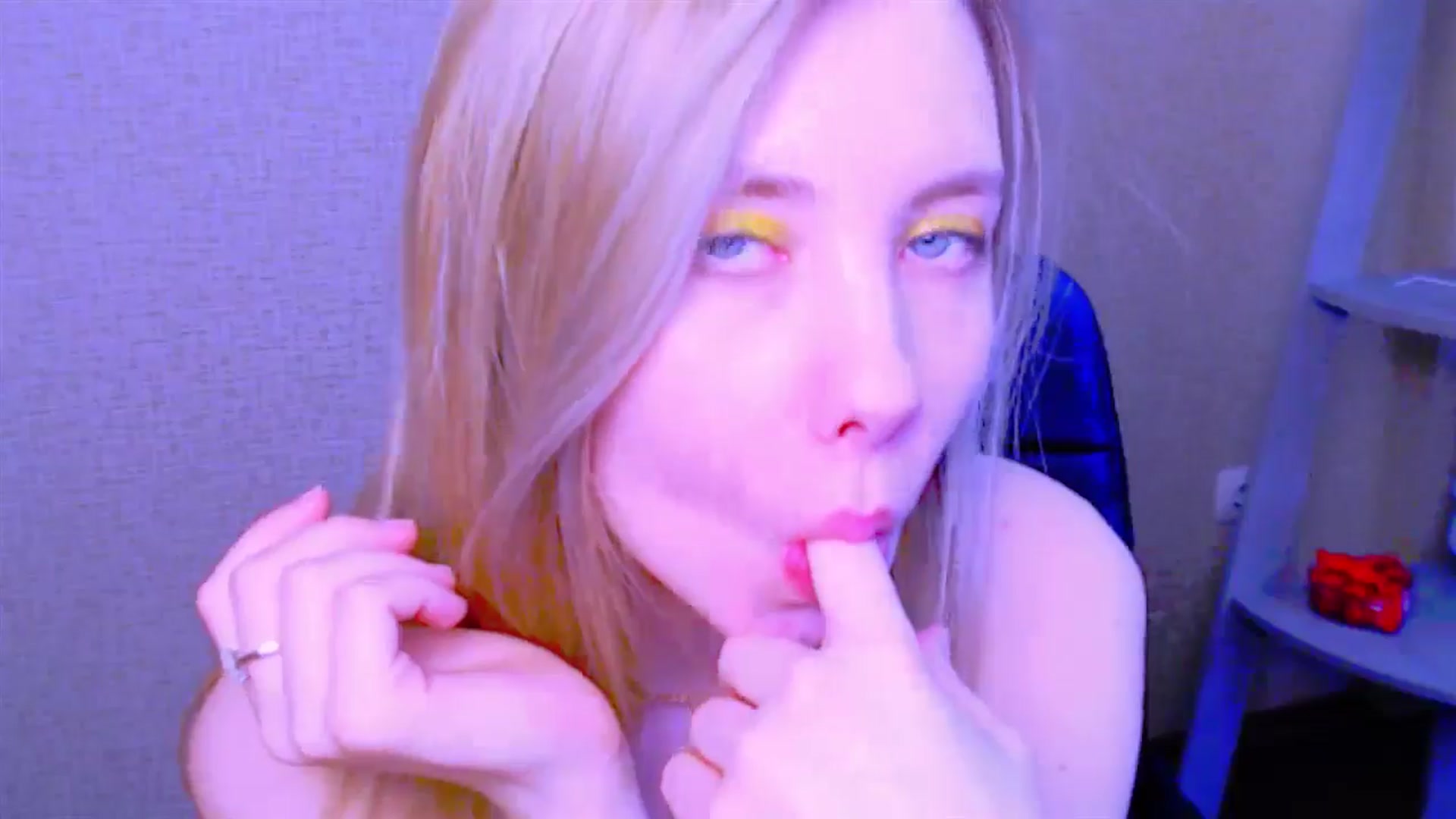 Gallery image thumbnail from AliceFire_'s myfreecams stream on, 04/03/2025, 10:04 image 19 of 20