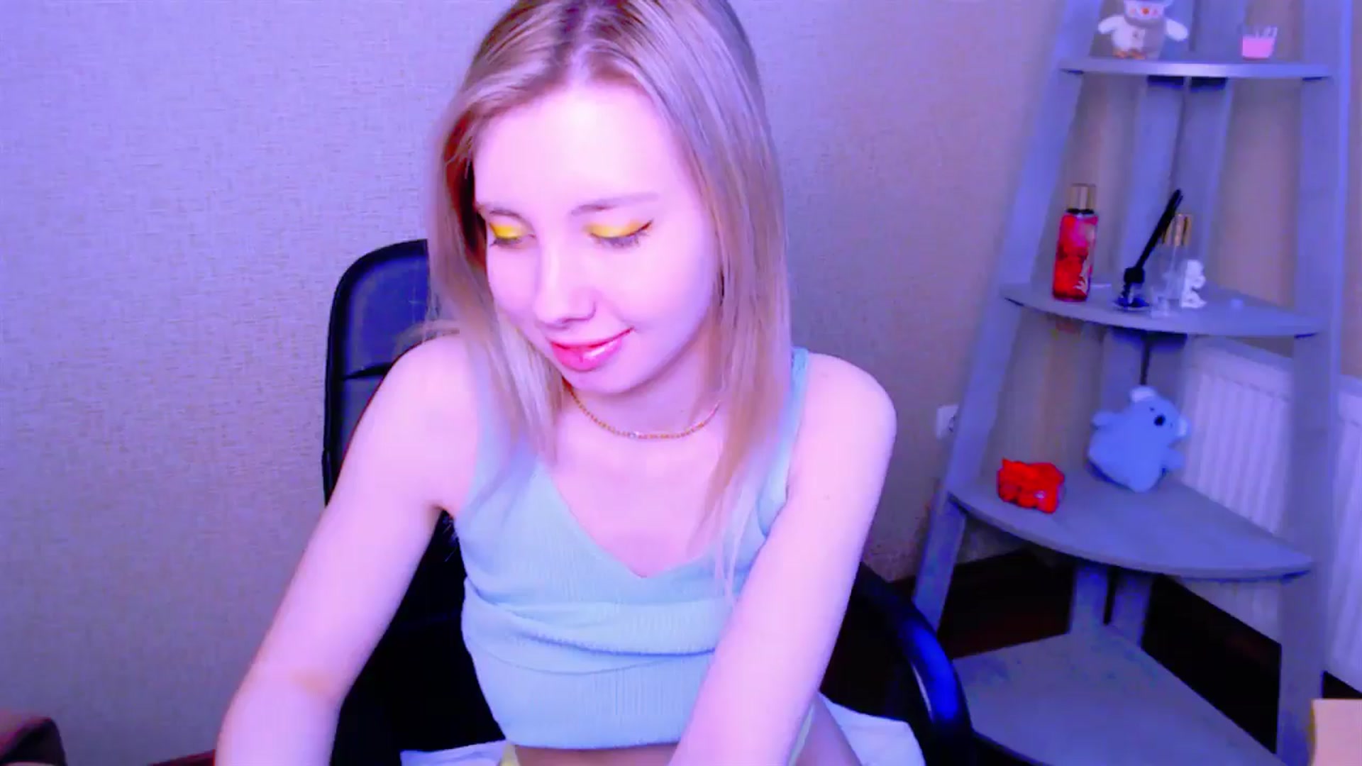 Gallery image thumbnail from AliceFire_'s myfreecams stream on, 04/03/2025, 10:04 image 3 of 20