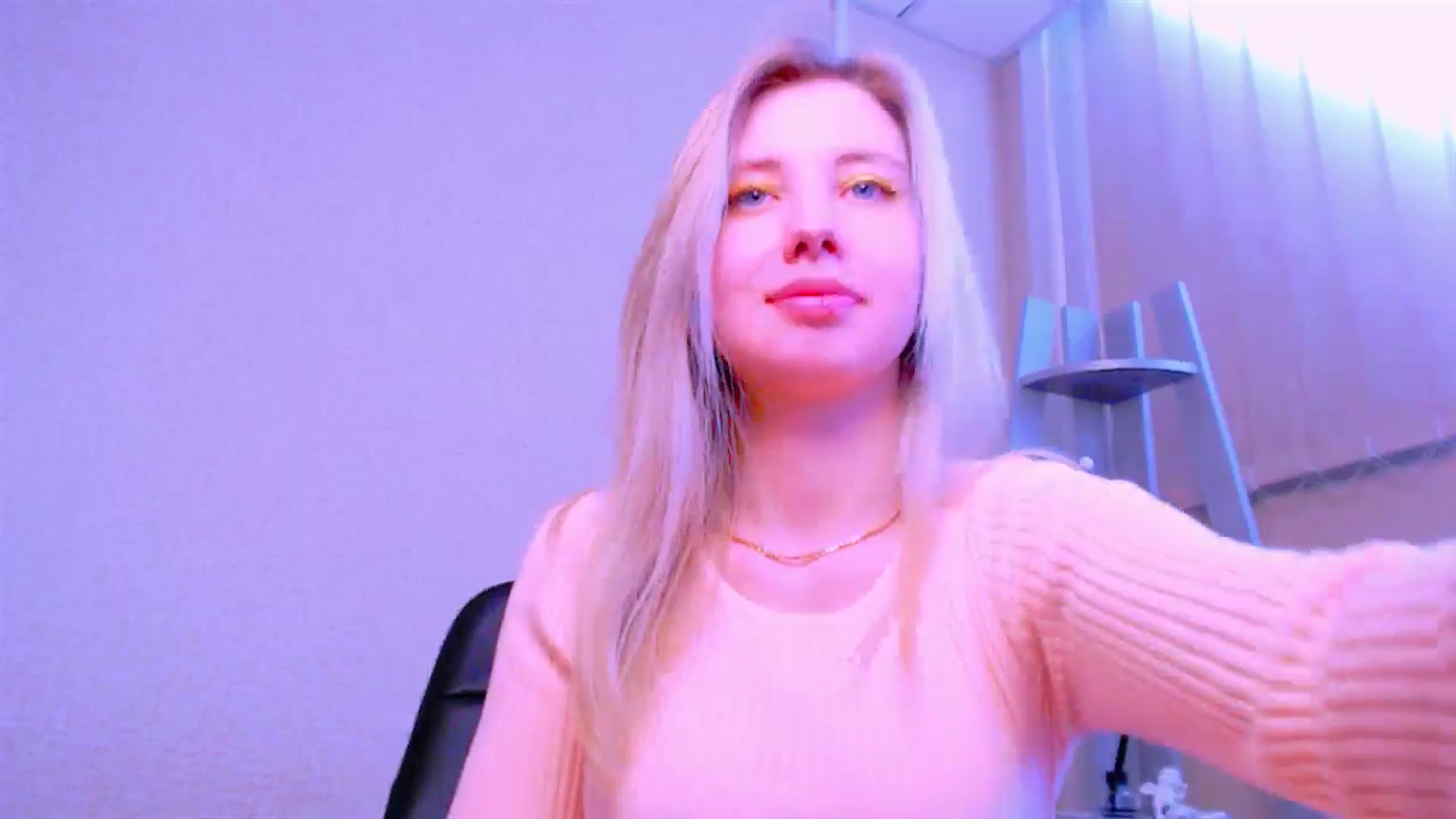 Gallery image thumbnail from AliceFire_'s myfreecams stream on, 04/03/2025, 12:00 image 20 of 20