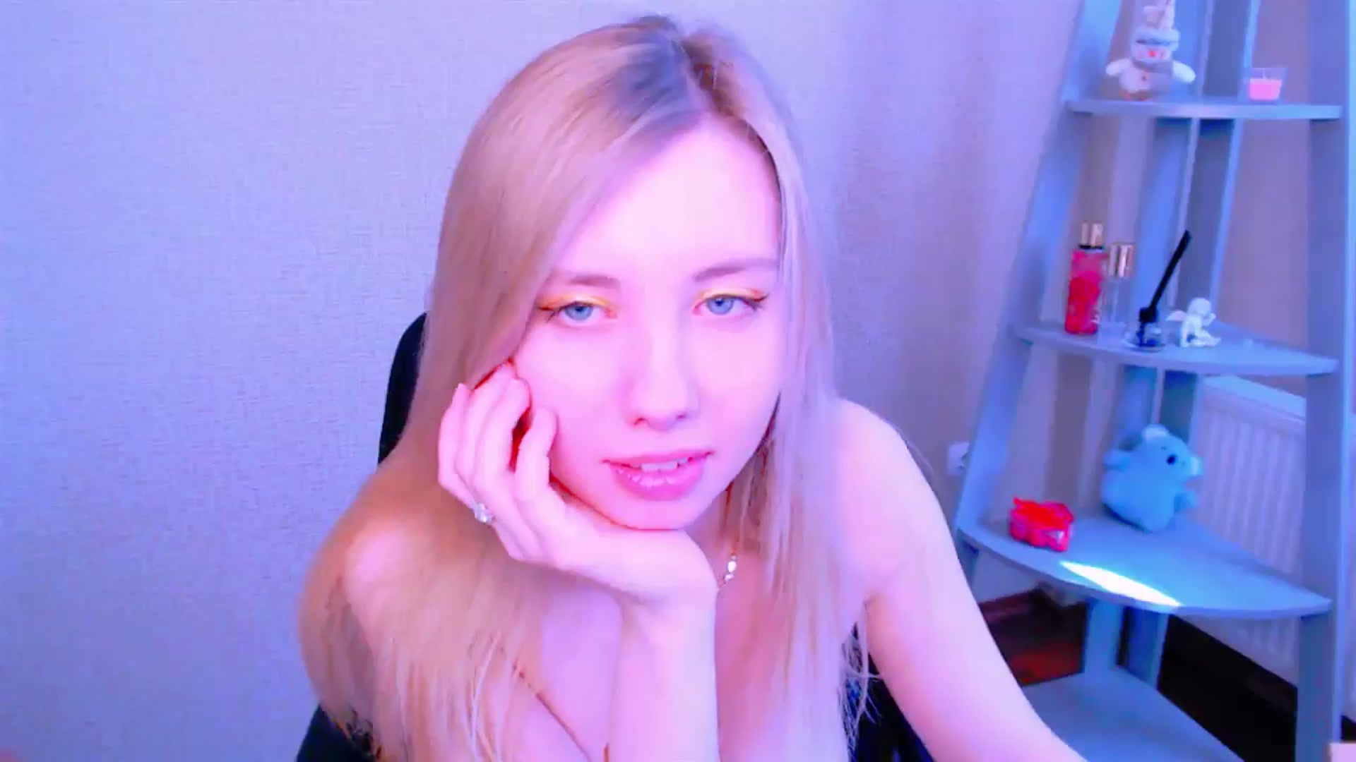 Gallery image thumbnail from AliceFire_'s myfreecams stream on, 04/04/2025, 09:12 image 20 of 20