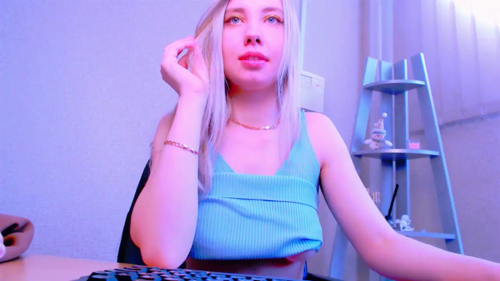 Gallery image thumbnail from AliceFire_'s myfreecams stream on, 04/04/2025, 09:12 image 12 of 20
