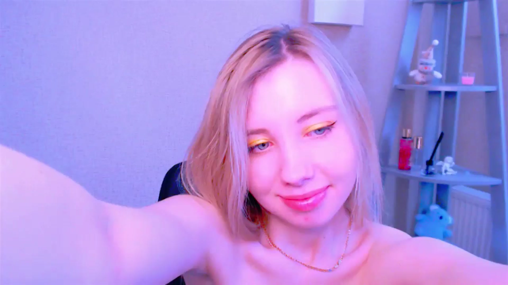 Gallery image thumbnail from AliceFire_'s myfreecams stream on, 04/04/2025, 09:12 image 13 of 20