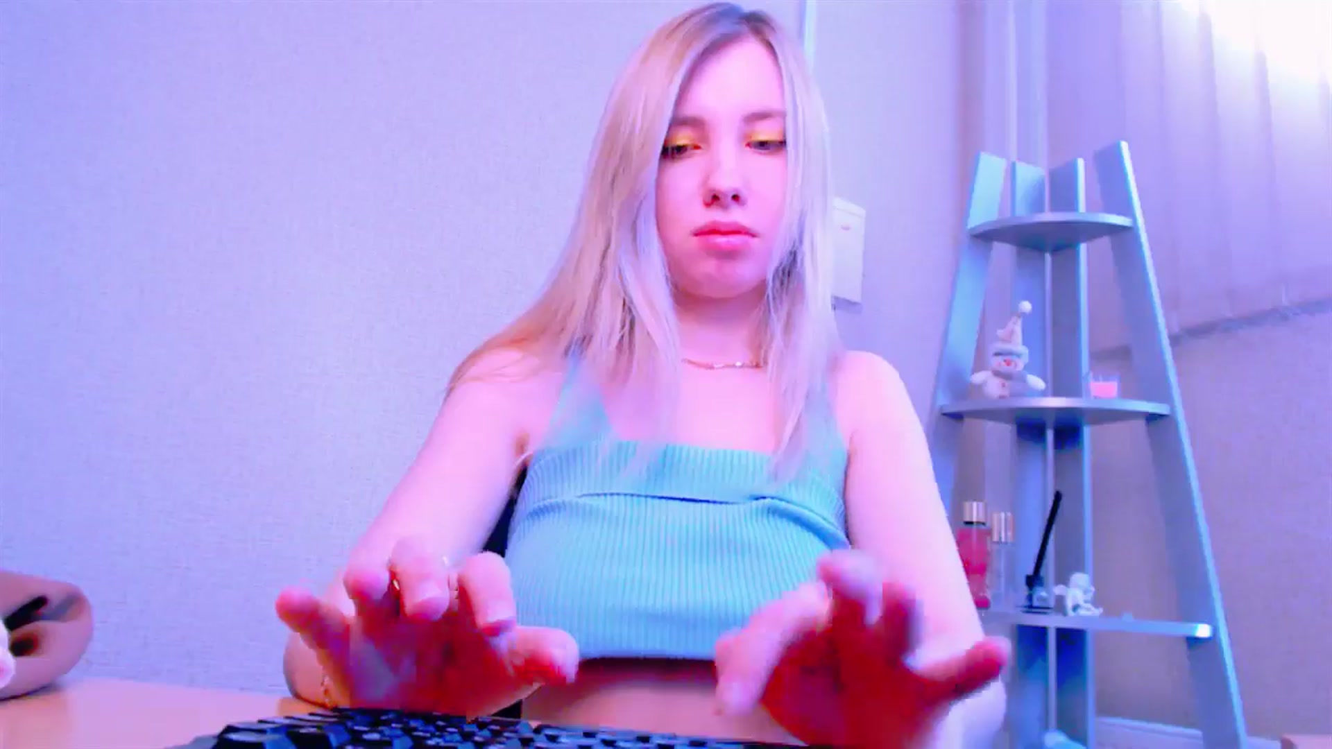 Gallery image thumbnail from AliceFire_'s myfreecams stream on, 04/04/2025, 09:12 image 6 of 20