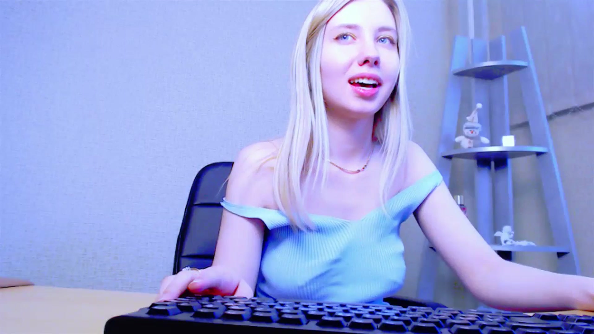 Gallery image thumbnail from AliceFire_'s myfreecams stream on, 04/07/2025, 12:48 image 7 of 20