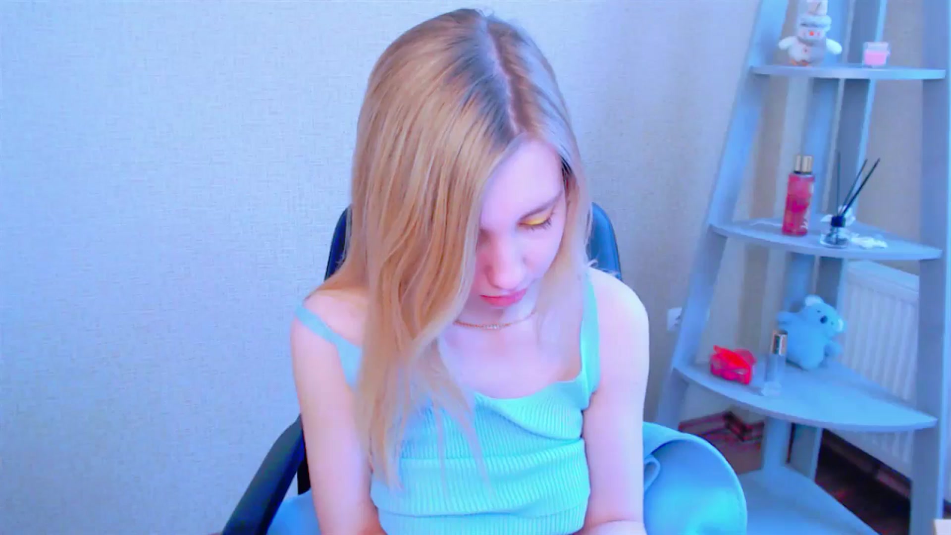 Gallery image thumbnail from AliceFire_'s myfreecams stream on, 04/09/2025, 09:59 image 17 of 20